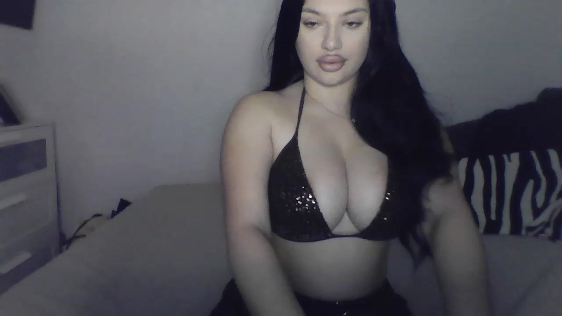 Gallery image thumbnail from Julia____'s myfreecams stream on, 01/26/2023, 17:32 image 9 of 20