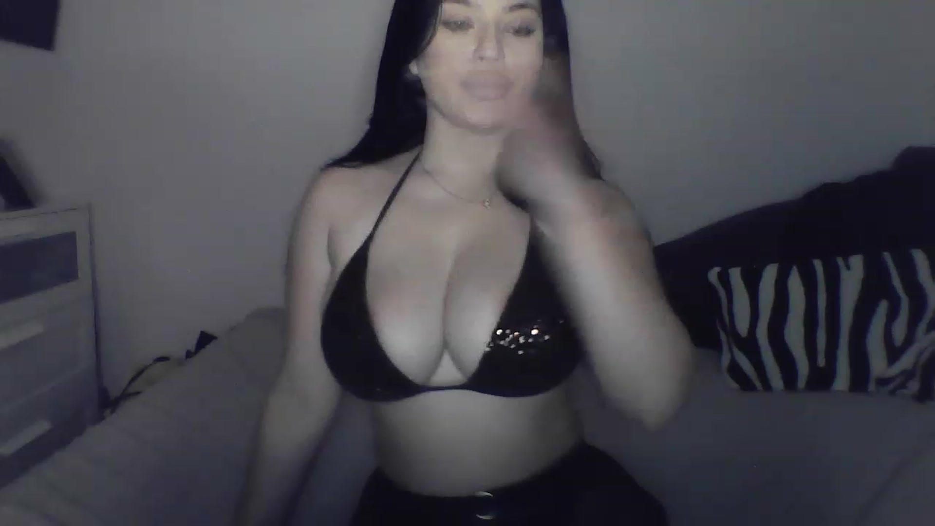 Gallery image thumbnail from Julia____'s myfreecams stream on, 01/26/2023, 17:32 image 19 of 20