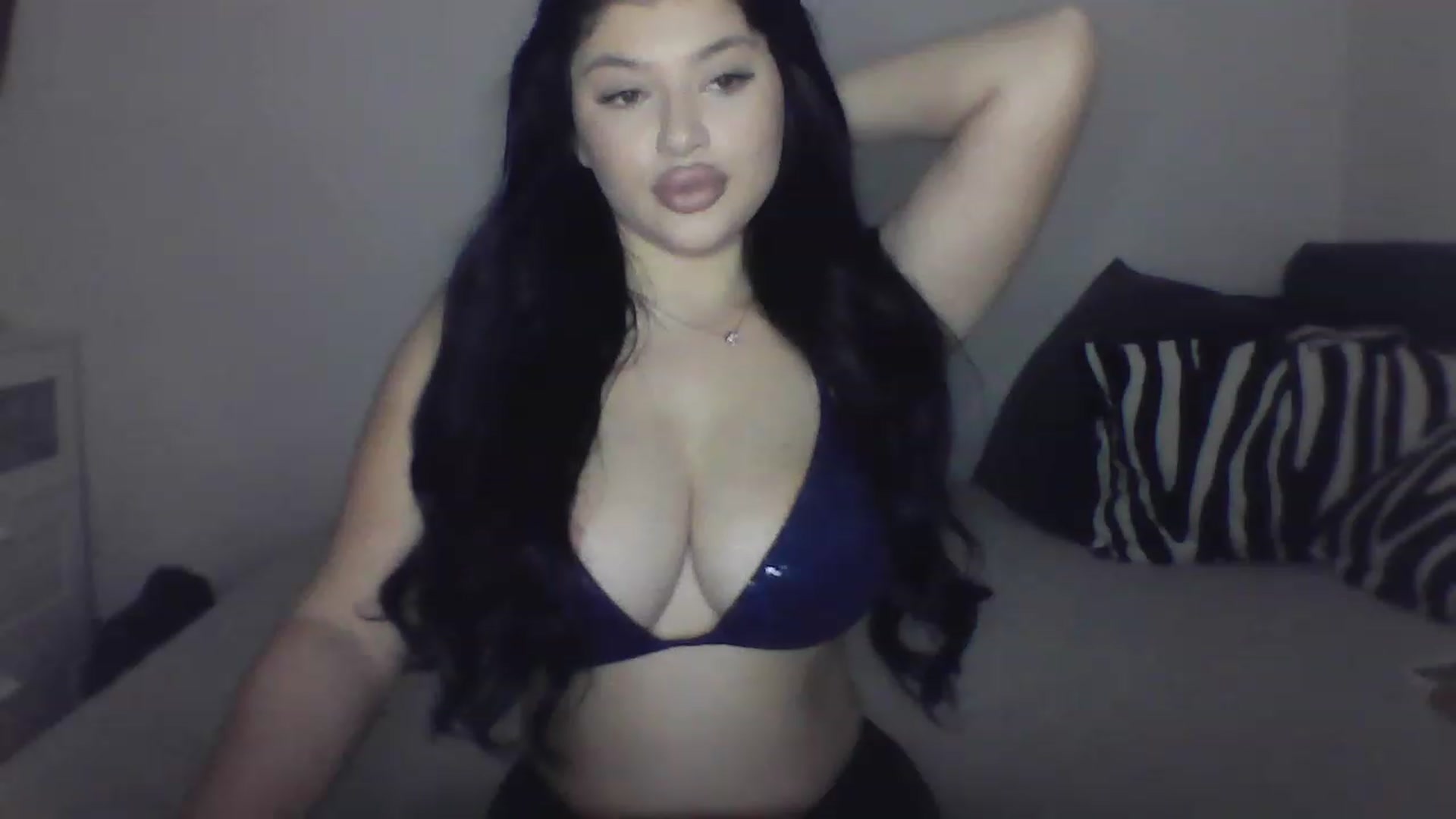 Gallery image thumbnail from Julia____'s myfreecams stream on, 01/31/2023, 20:11 image 10 of 20