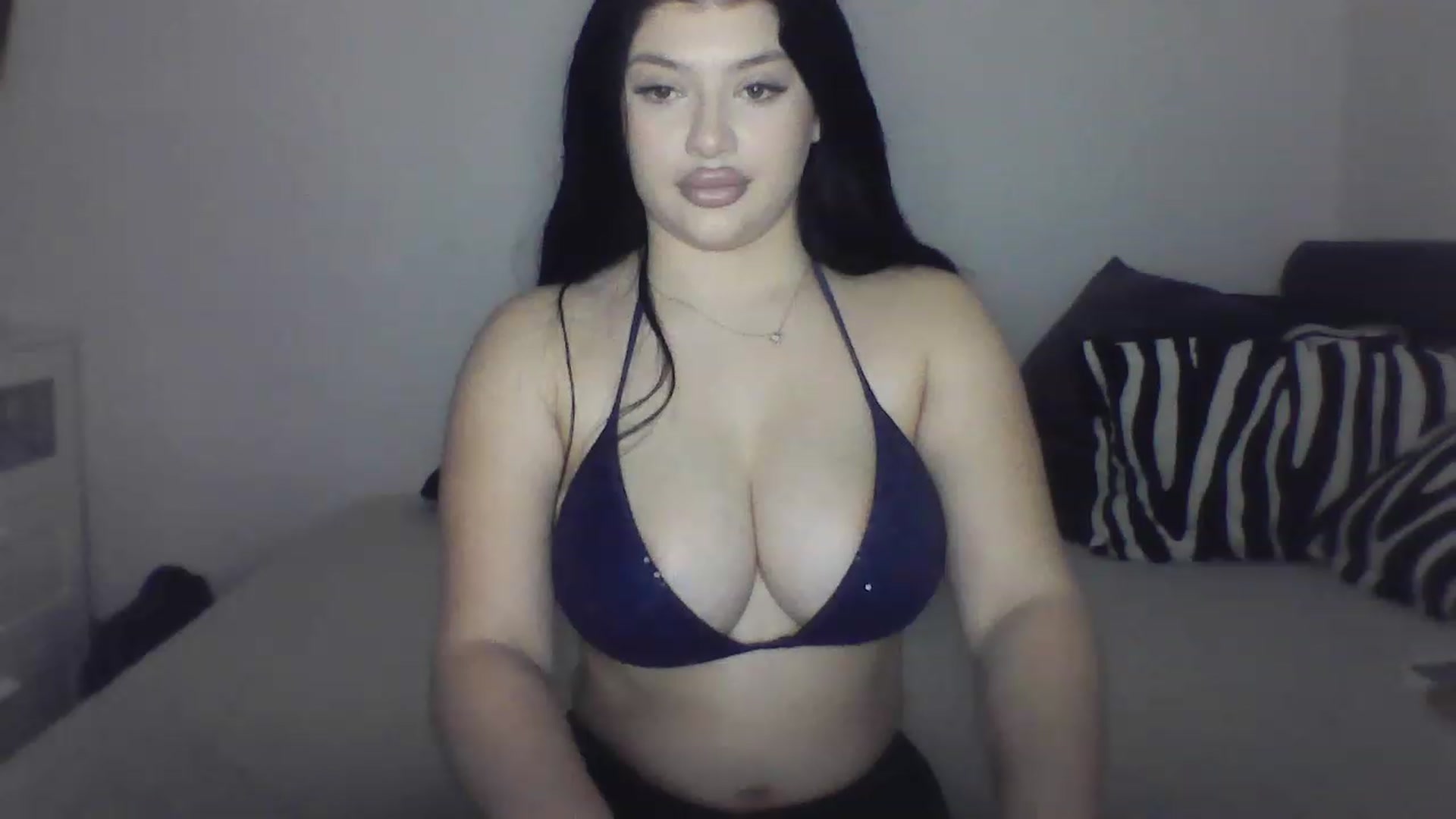 Gallery image thumbnail from Julia____'s myfreecams stream on, 01/31/2023, 20:11 image 16 of 20