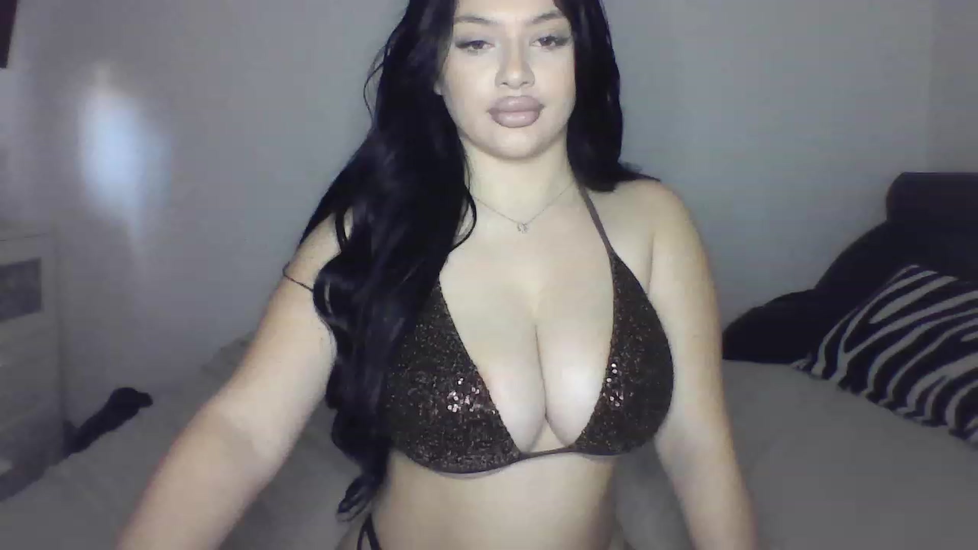 Gallery image thumbnail from Julia____'s myfreecams stream on, 02/01/2023, 07:54 image 4 of 20