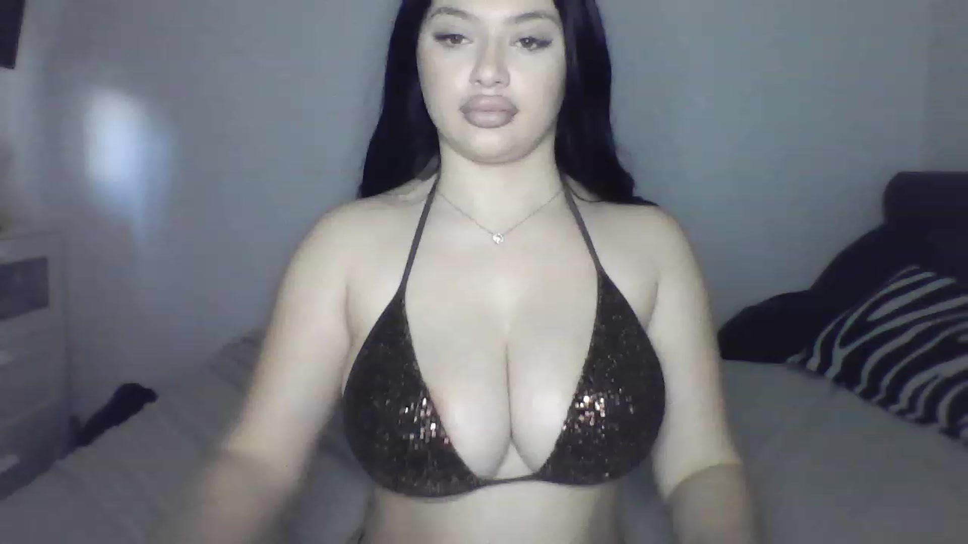 Gallery image thumbnail from Julia____'s myfreecams stream on, 02/01/2023, 07:54 image 17 of 20