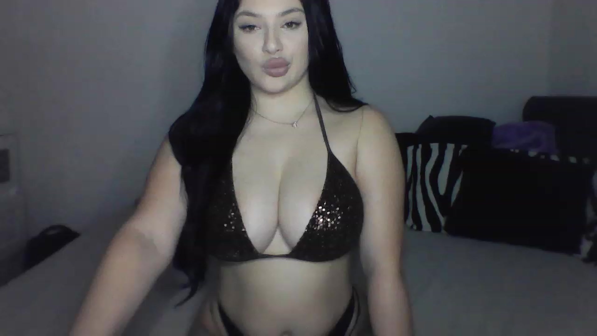 Gallery image thumbnail from Julia____'s myfreecams stream on, 02/01/2023, 20:03 image 4 of 20