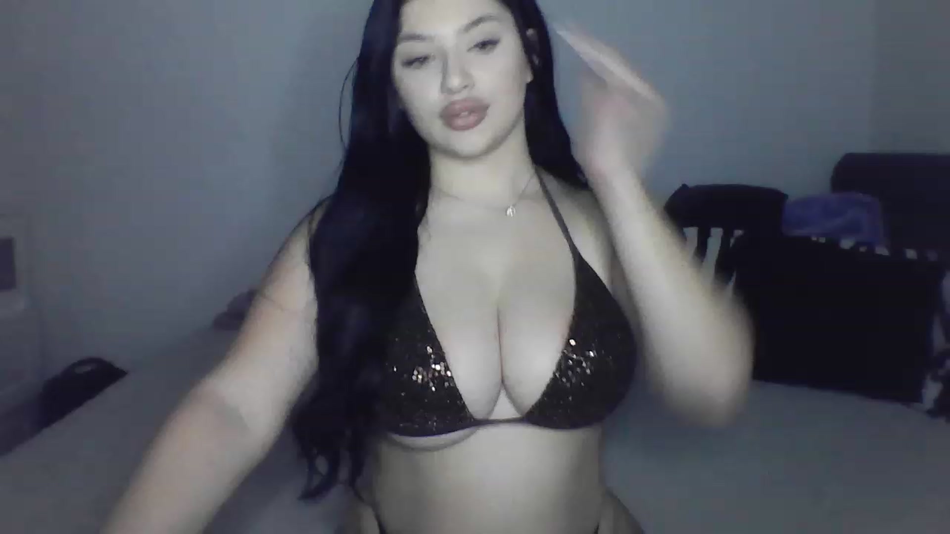 Gallery image thumbnail from Julia____'s myfreecams stream on, 02/01/2023, 20:03 image 17 of 20