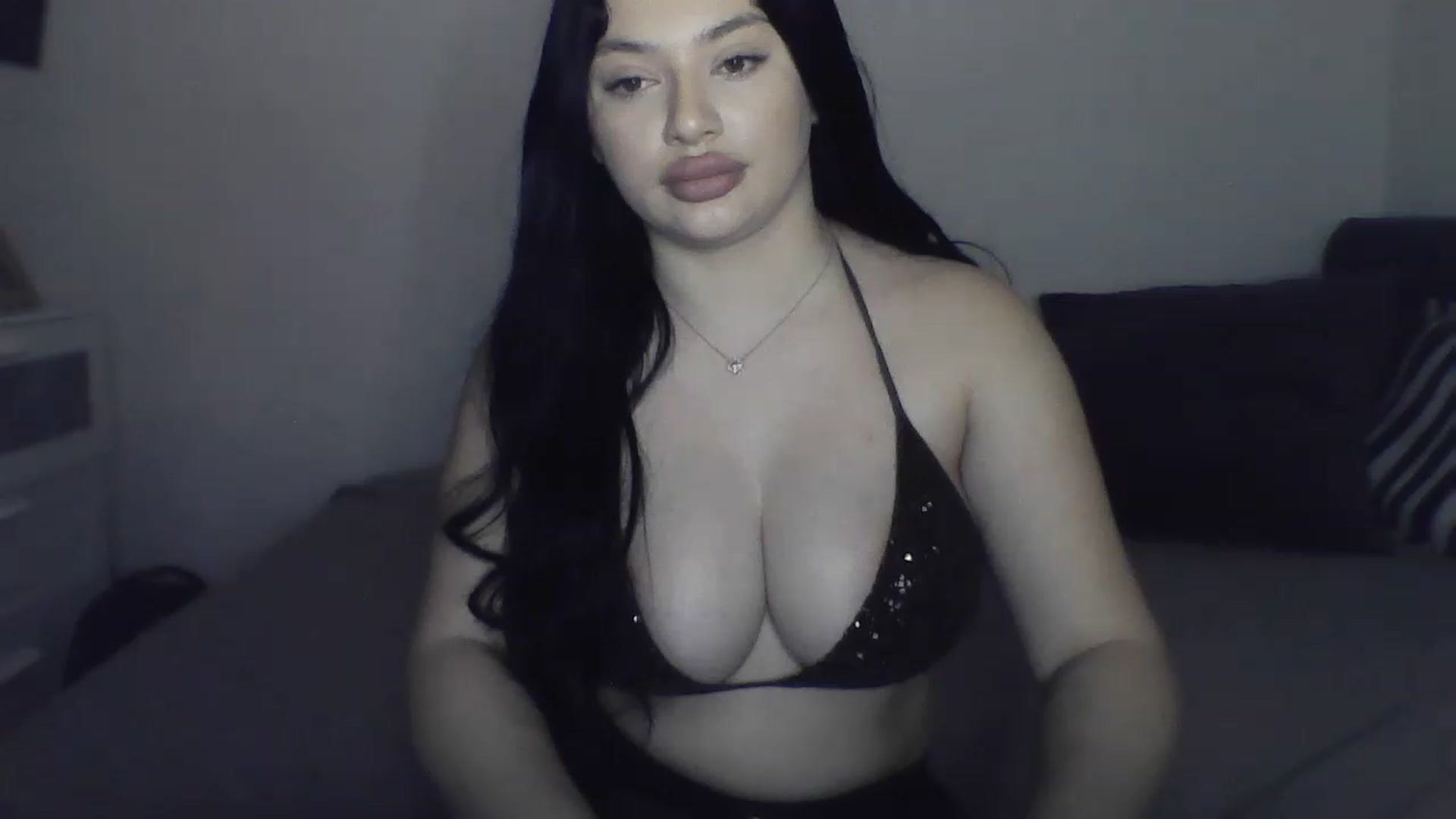 Gallery image thumbnail from Julia____'s myfreecams stream on, 02/04/2023, 18:02 image 16 of 20