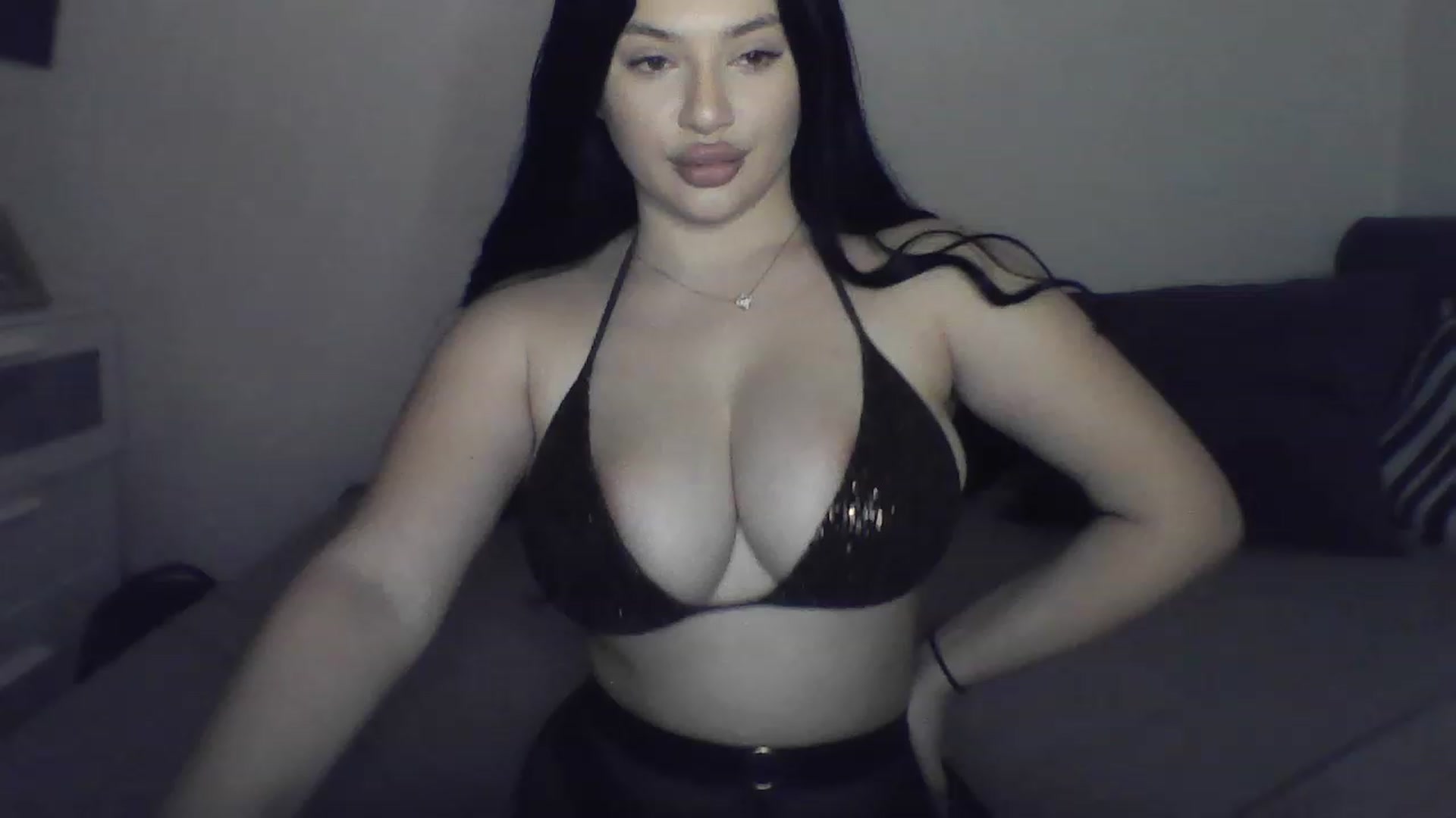 Gallery image thumbnail from Julia____'s myfreecams stream on, 02/04/2023, 18:02 image 11 of 20
