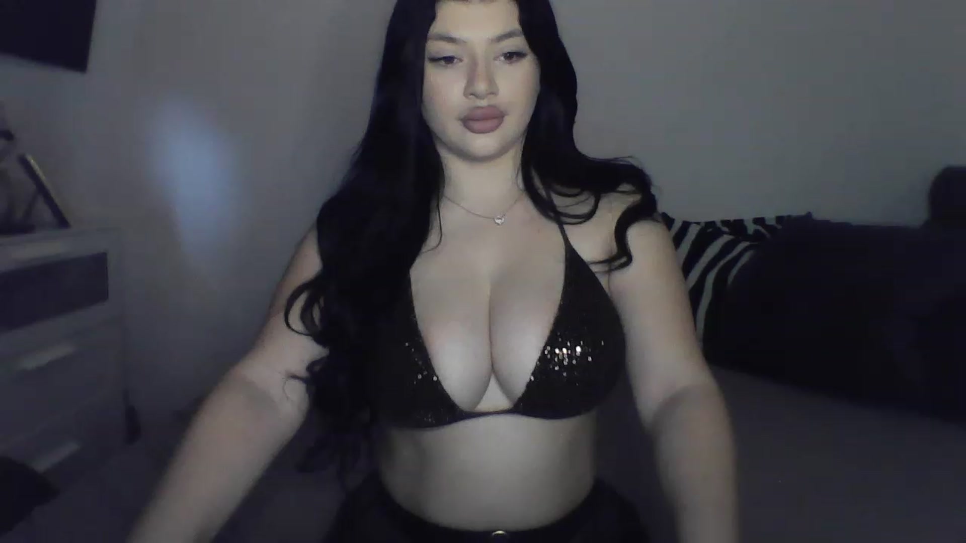 Gallery image thumbnail from Julia____'s myfreecams stream on, 02/05/2023, 06:39 image 10 of 20