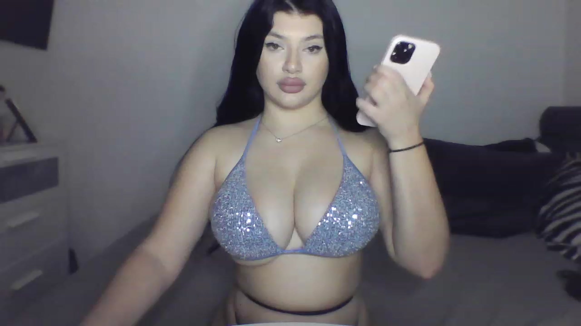 Gallery image thumbnail from Julia____'s myfreecams stream on, 02/05/2023, 16:59 image 17 of 20
