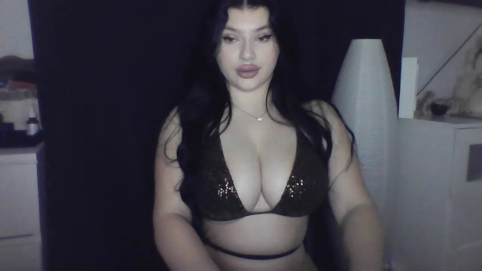 Gallery image thumbnail from Julia____'s myfreecams stream on, 02/05/2023, 22:48 image 19 of 20