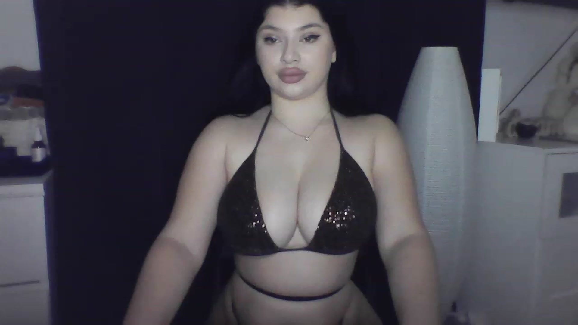Gallery image thumbnail from Julia____'s myfreecams stream on, 02/05/2023, 22:48 image 12 of 20