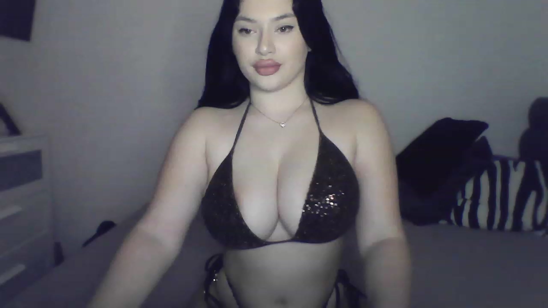 Gallery image thumbnail from Julia____'s myfreecams stream on, 02/06/2023, 19:51 image 8 of 20