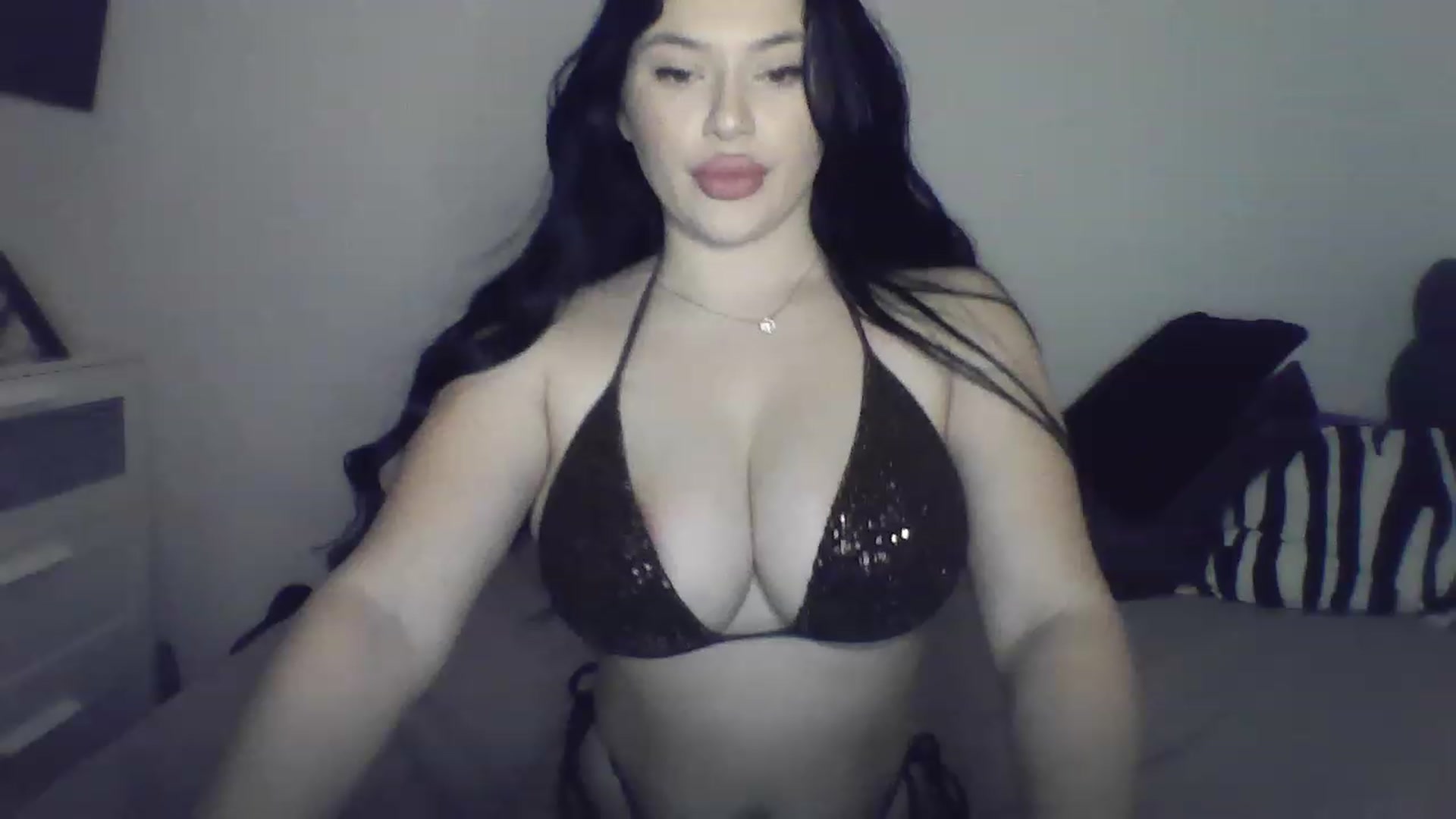 Gallery image thumbnail from Julia____'s myfreecams stream on, 02/06/2023, 20:11 image 4 of 20