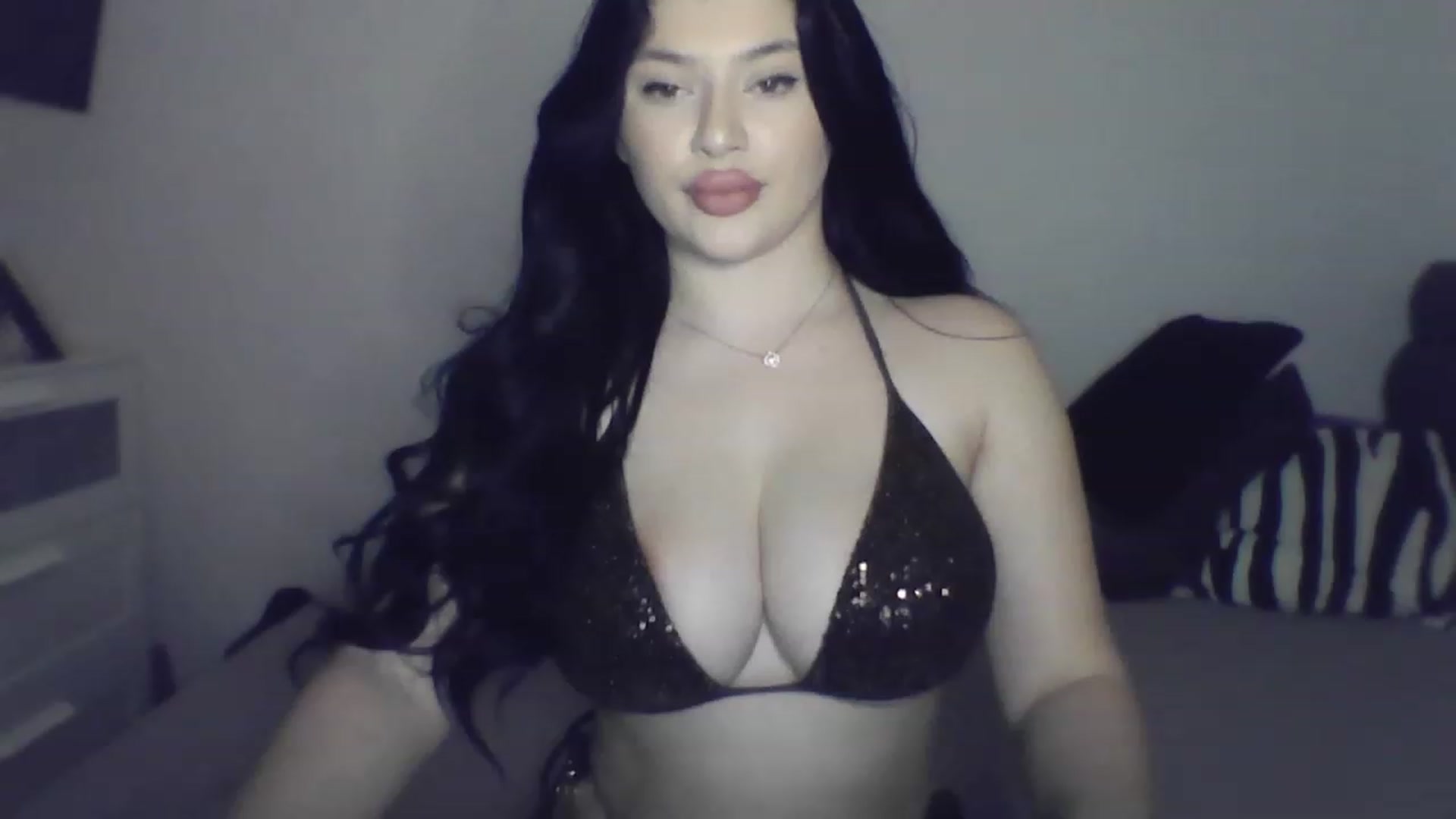 Gallery image thumbnail from Julia____'s myfreecams stream on, 02/06/2023, 20:11 image 1 of 20