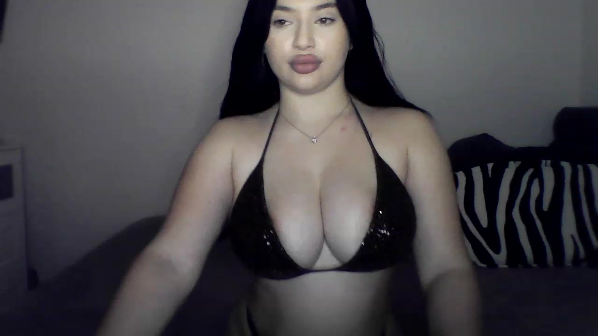 Gallery image thumbnail from Julia____'s myfreecams stream on, 02/09/2023, 17:56 image 12 of 20