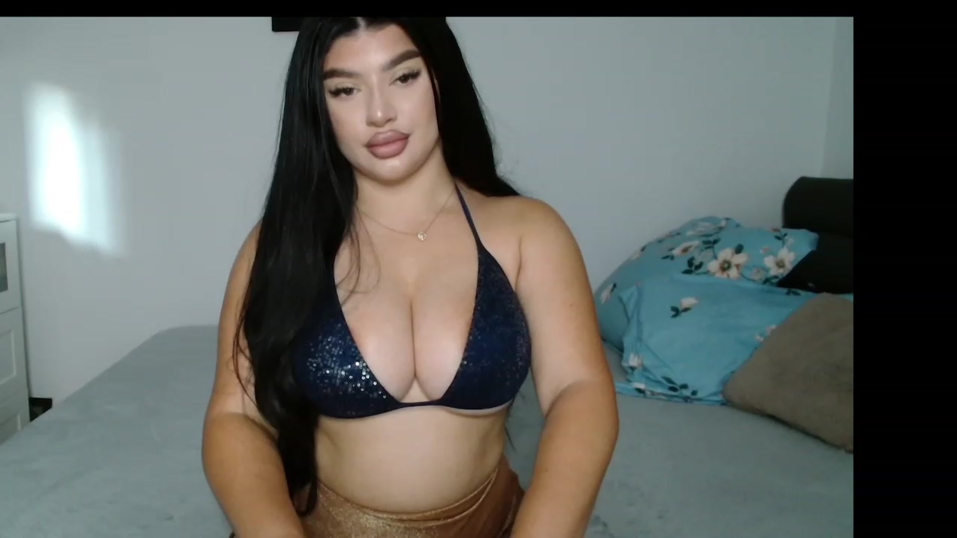 Gallery image thumbnail from Julia____'s myfreecams stream on, 07/30/2023, 16:39 image 16 of 20