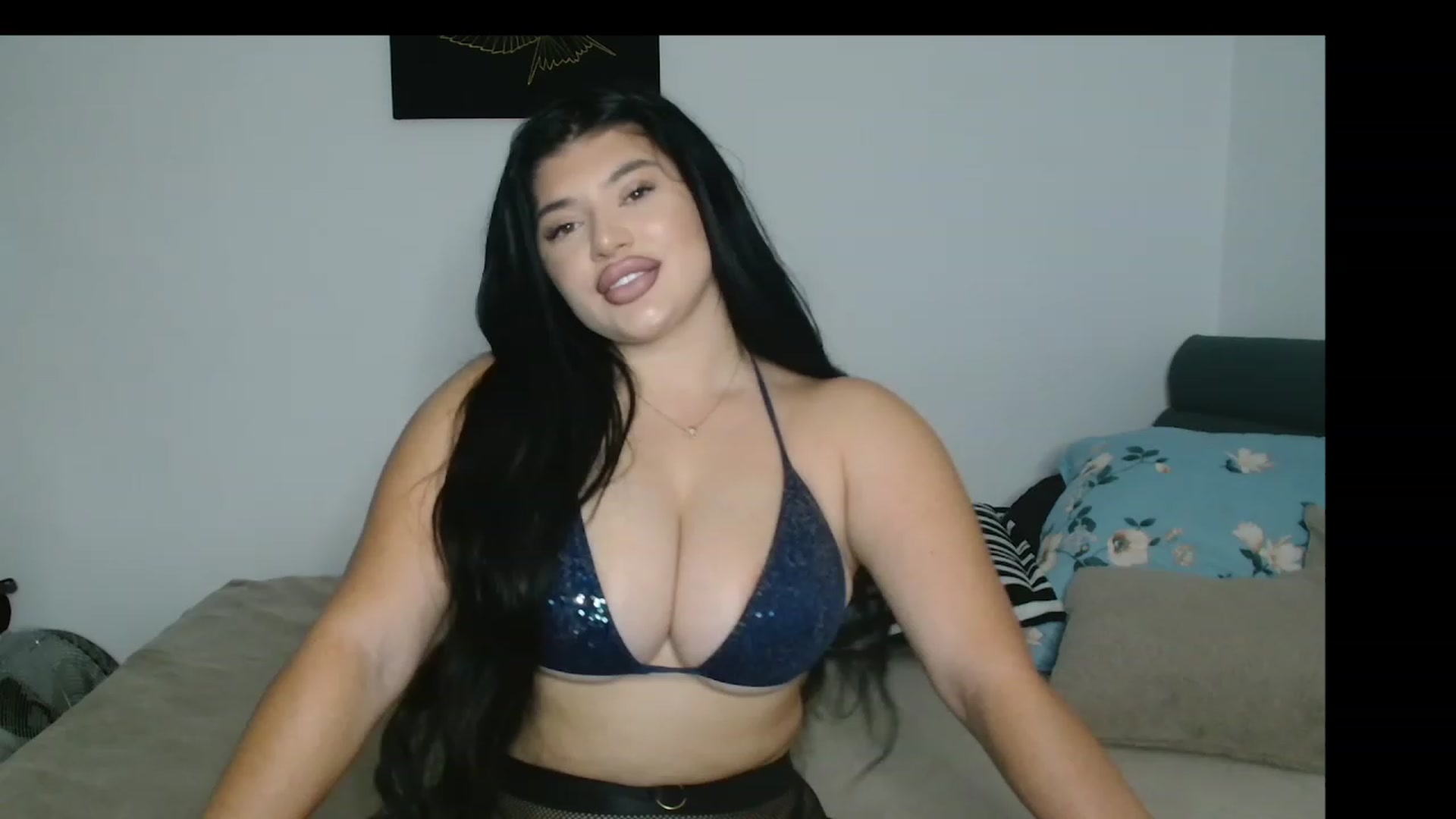 Gallery image thumbnail from Julia____'s myfreecams stream on, 09/02/2023, 06:04 image 17 of 20
