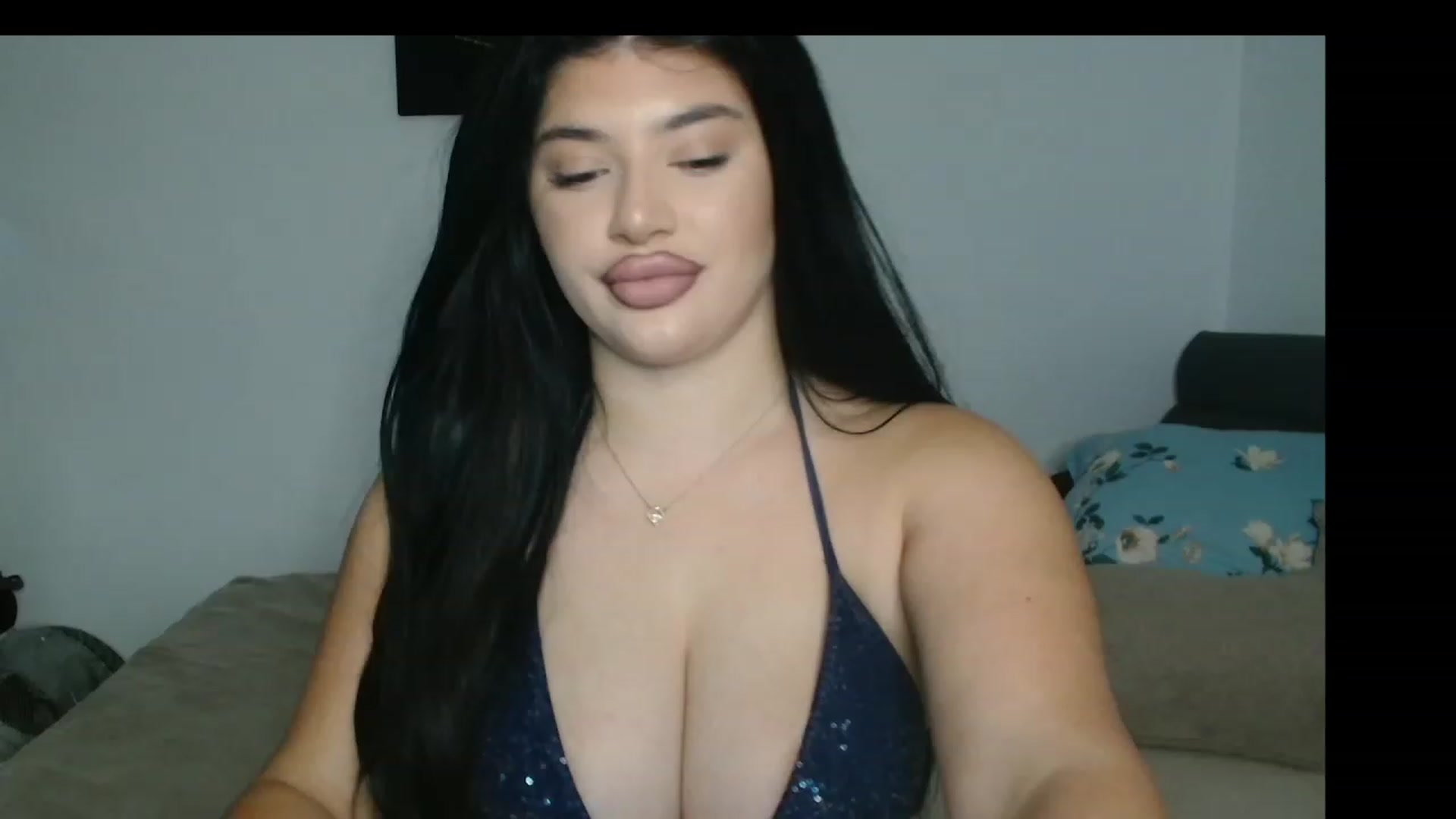 Gallery image thumbnail from Julia____'s myfreecams stream on, 09/02/2023, 06:04 image 15 of 20
