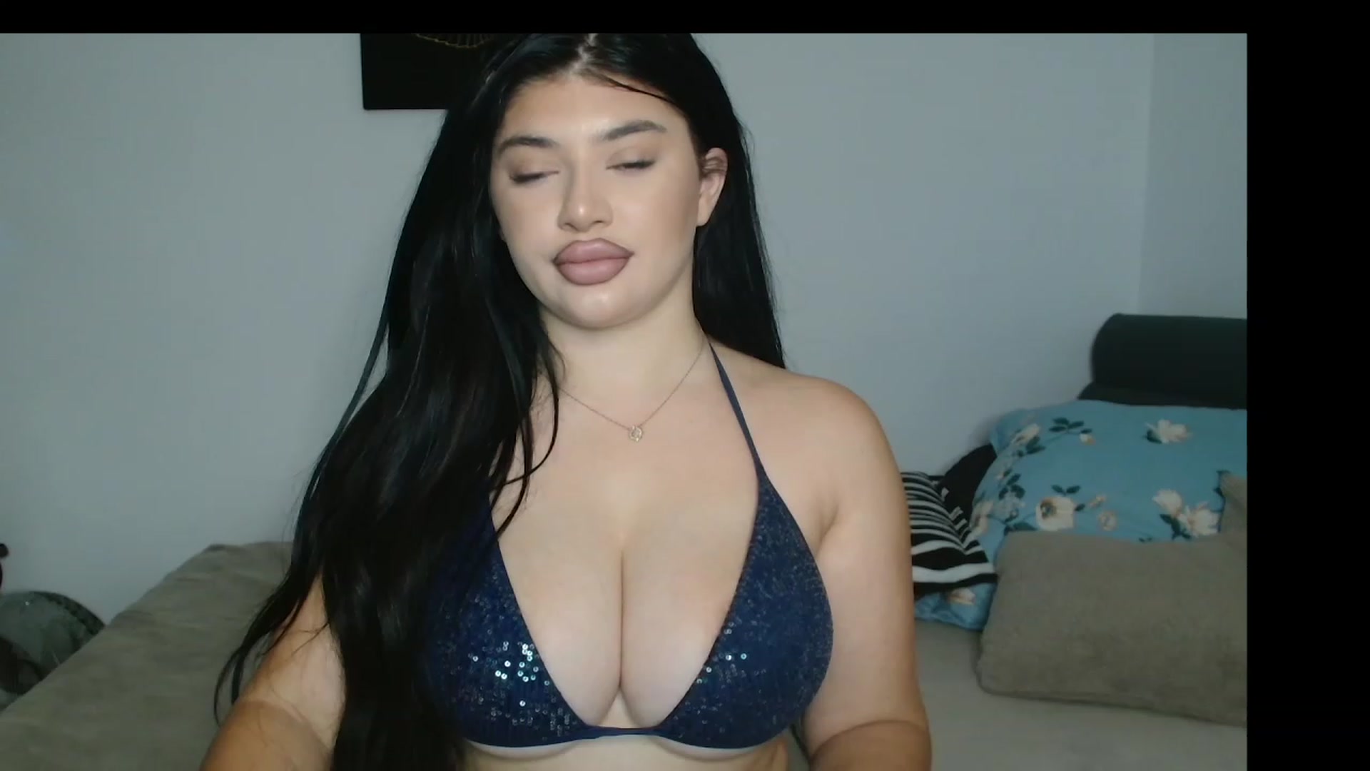 Gallery image thumbnail from Julia____'s myfreecams stream on, 09/02/2023, 06:04 image 18 of 20