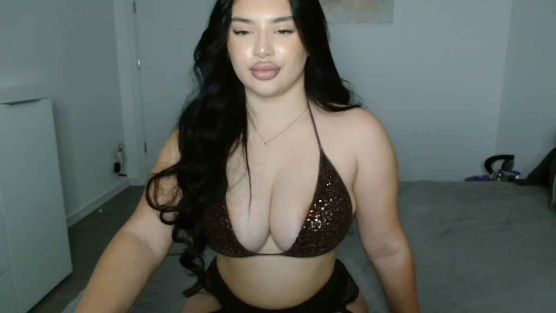 Gallery image thumbnail from Julia____'s myfreecams stream on, 12/15/2023, 18:48 image 17 of 20
