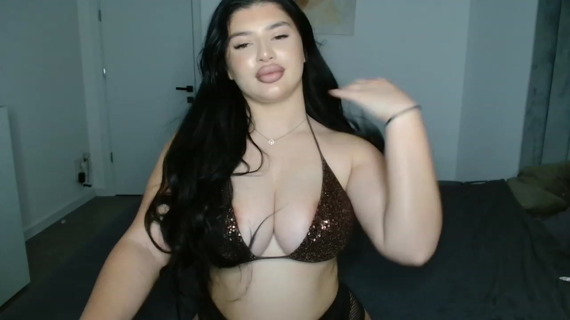 Gallery image thumbnail from Julia____'s myfreecams stream on, 12/26/2023, 18:56 image 9 of 20