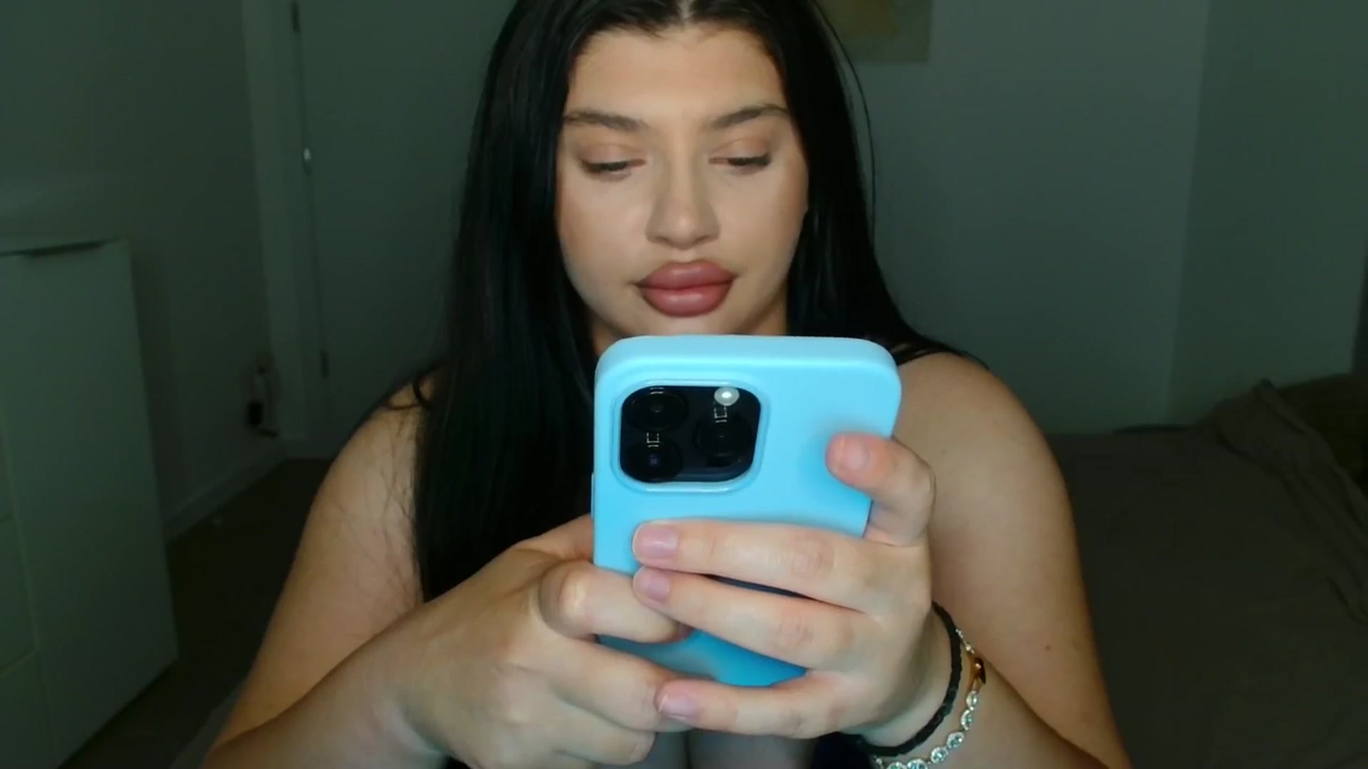 Gallery image thumbnail from Julia____'s myfreecams stream on, 05/13/2024, 24:52 image 7 of 20