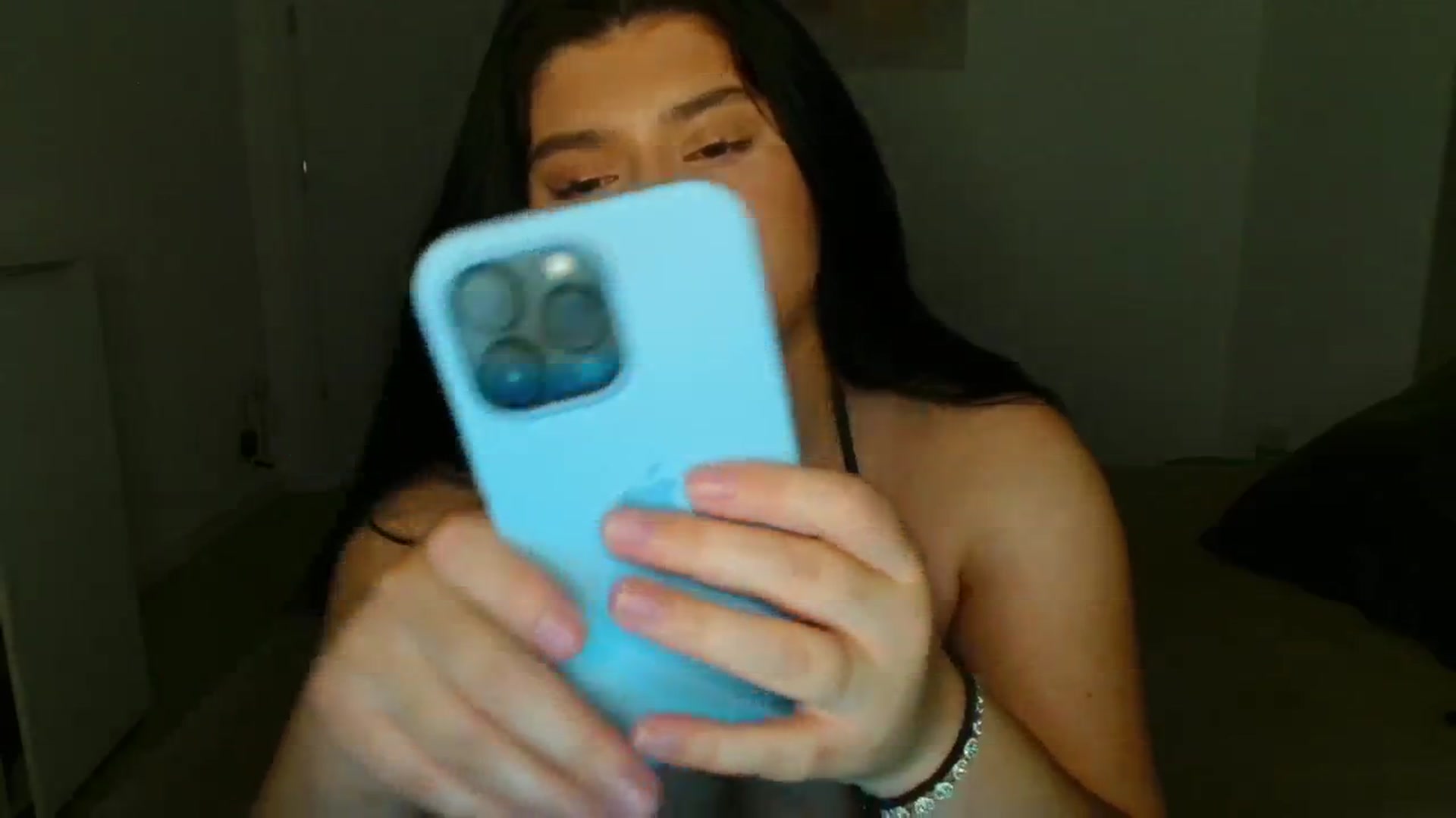 Gallery image thumbnail from Julia____'s myfreecams stream on, 05/14/2024, 22:42 image 19 of 20