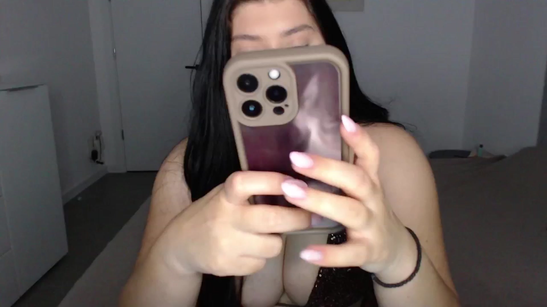Gallery image thumbnail from Julia____'s myfreecams stream on, 07/22/2024, 21:04 image 3 of 20