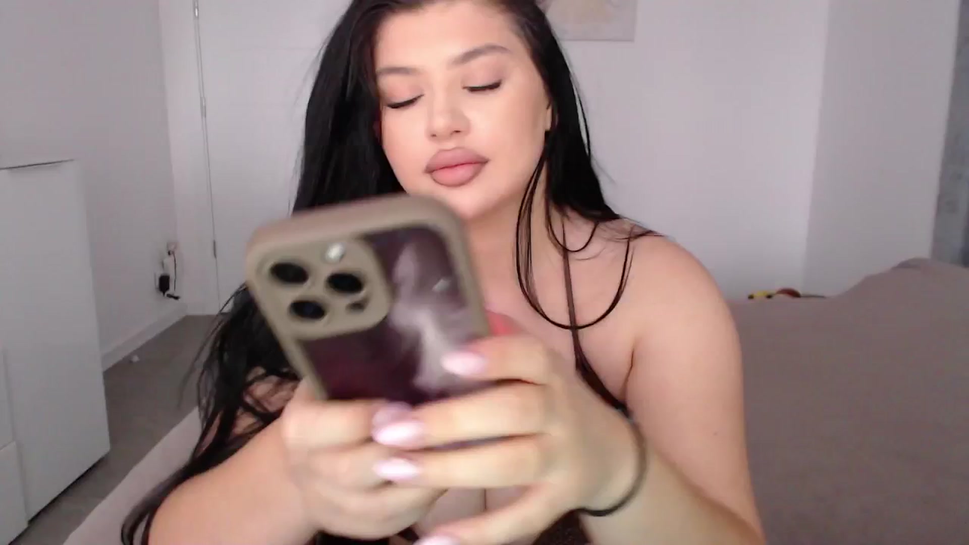 Gallery image thumbnail from Julia____'s myfreecams stream on, 07/25/2024, 04:58 image 15 of 20