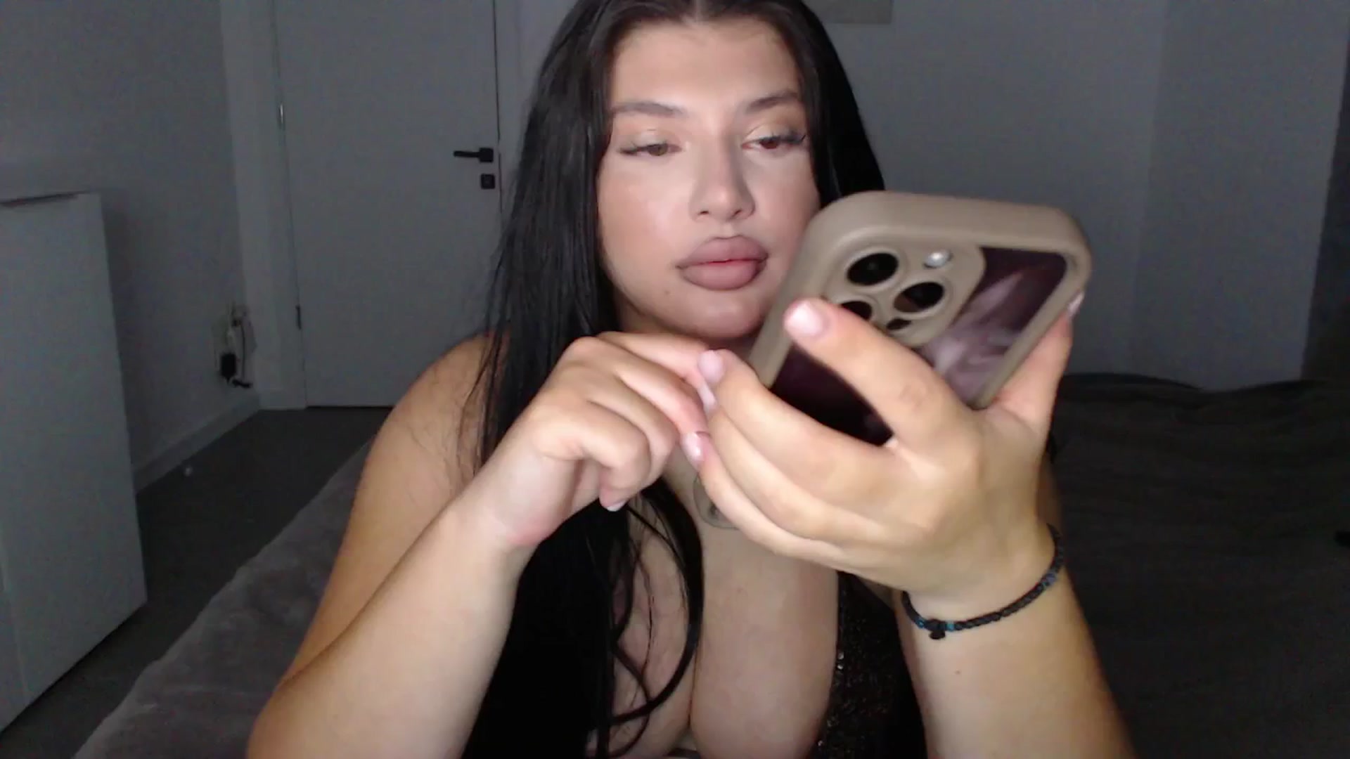 Gallery image thumbnail from Julia____'s myfreecams stream on, 08/08/2024, 21:14 image 15 of 20