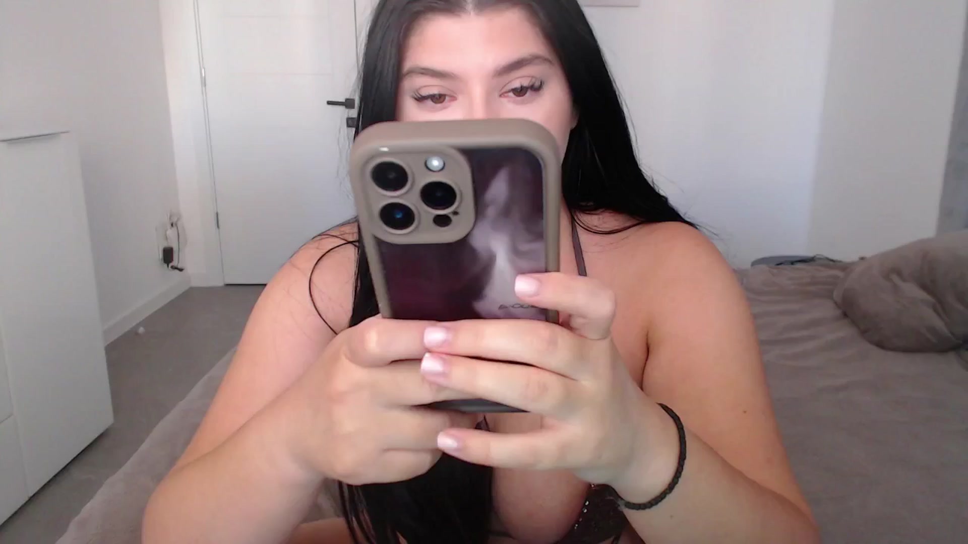 Gallery image thumbnail from Julia____'s myfreecams stream on, 08/11/2024, 16:26 image 17 of 20
