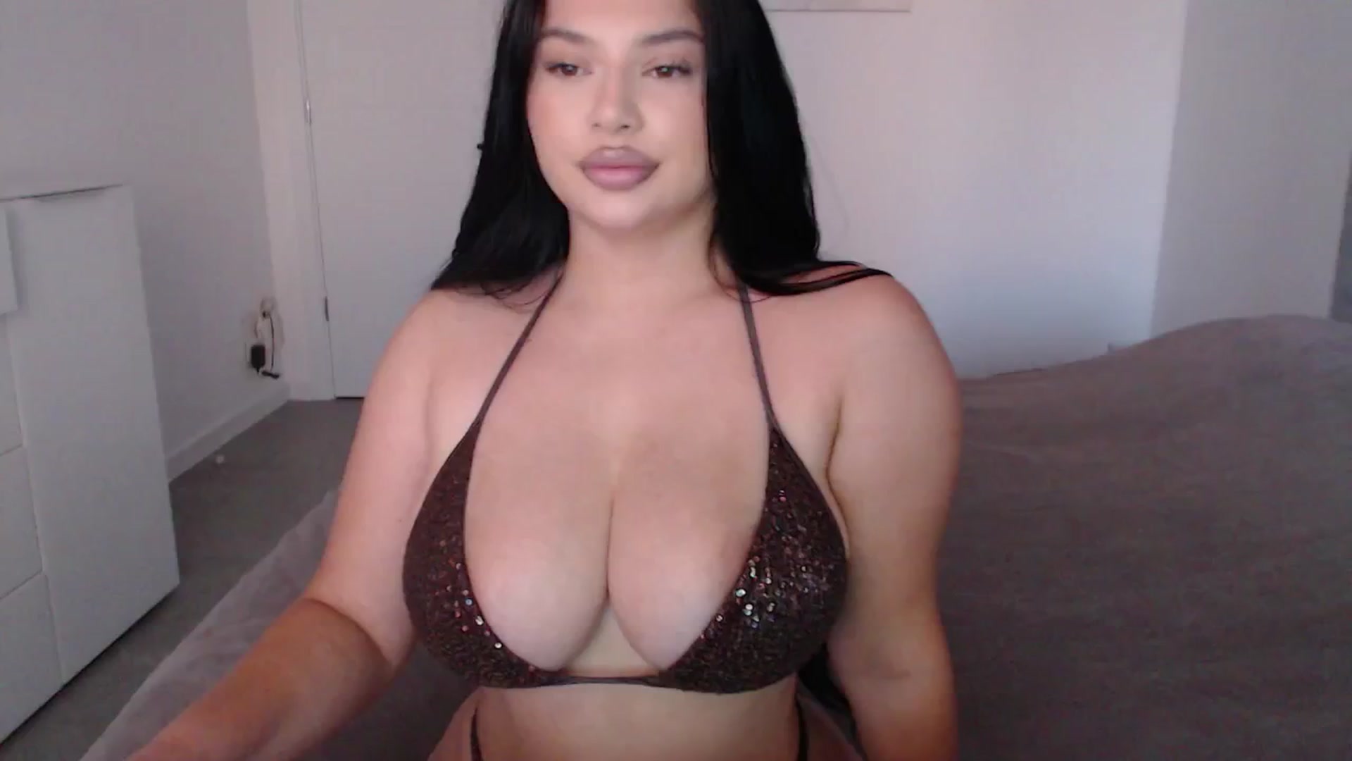 Gallery image thumbnail from Julia____'s myfreecams stream on, 08/21/2024, 17:00 image 16 of 20