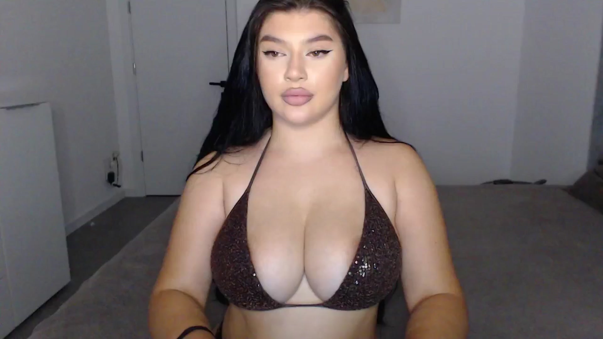 Gallery image thumbnail from Julia____'s myfreecams stream on, 09/04/2024, 23:55 image 13 of 20