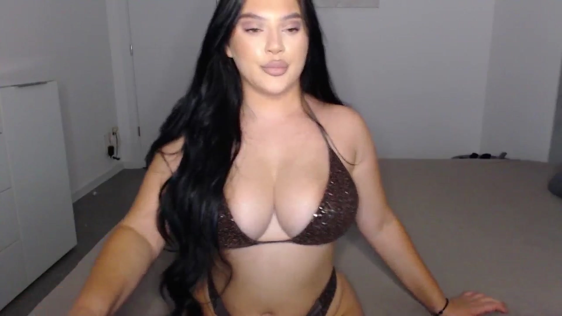 Gallery image thumbnail from Julia____'s myfreecams stream on, 09/07/2024, 22:46 image 3 of 20