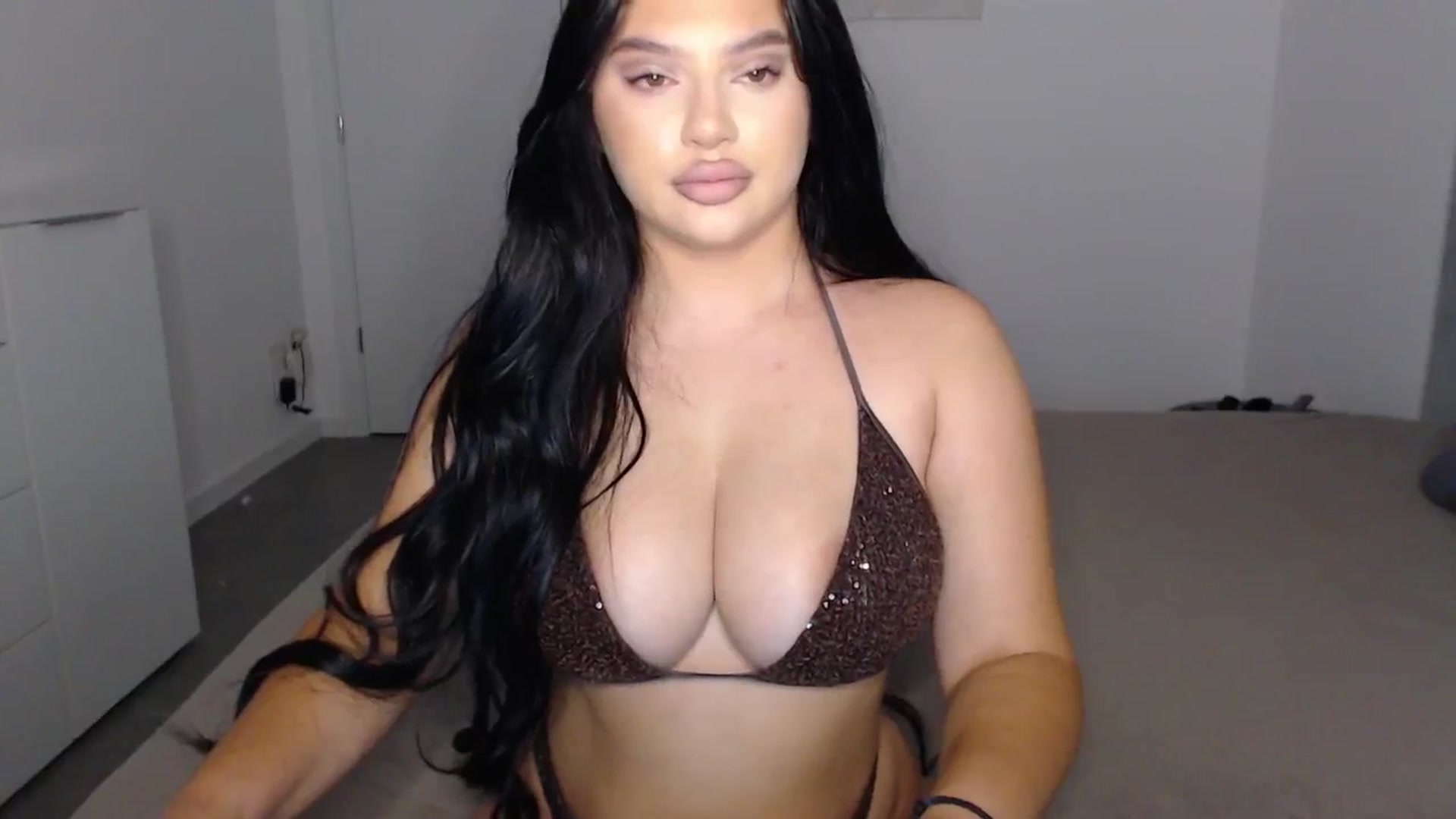 Gallery image thumbnail from Julia____'s myfreecams stream on, 09/07/2024, 22:46 image 14 of 20