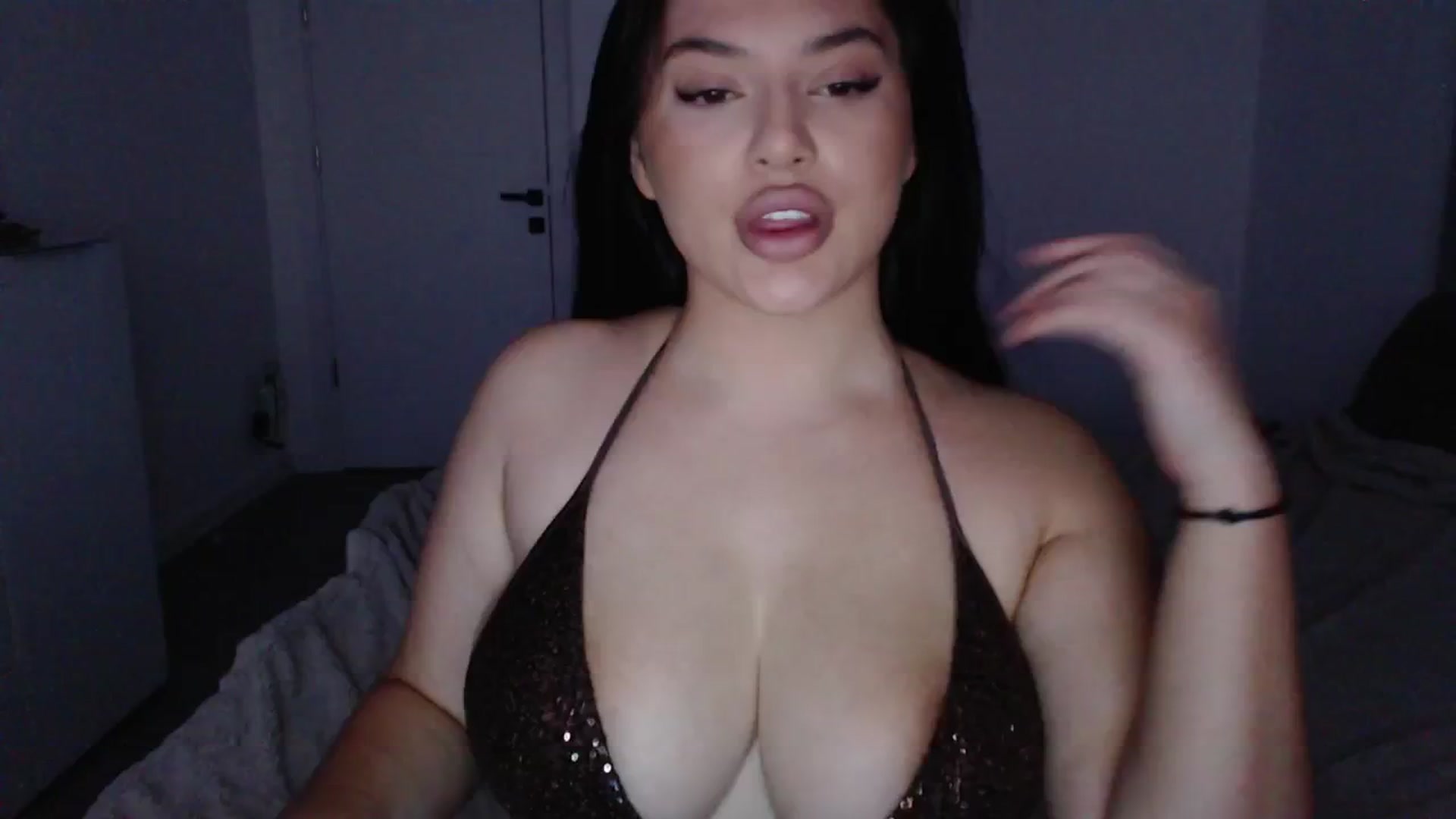 Gallery image thumbnail from Julia____'s myfreecams stream on, 10/10/2024, 15:59 image 16 of 20