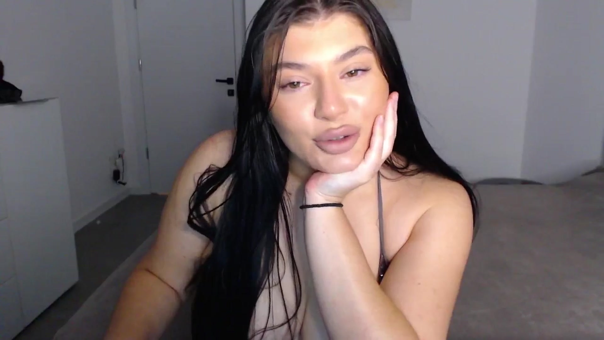 Gallery image thumbnail from Julia____'s myfreecams stream on, 10/27/2024, 17:26 image 17 of 20