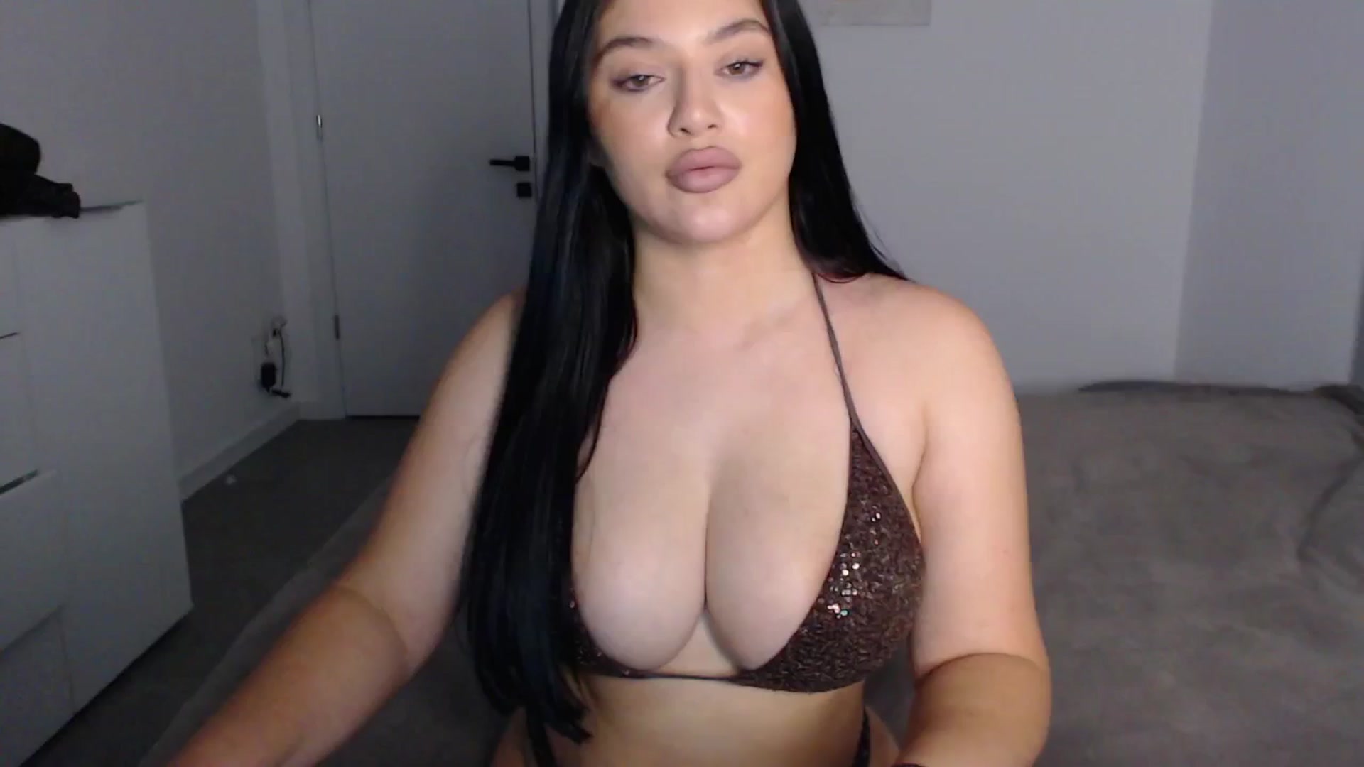 Gallery image thumbnail from Julia____'s myfreecams stream on, 10/28/2024, 01:00 image 7 of 20