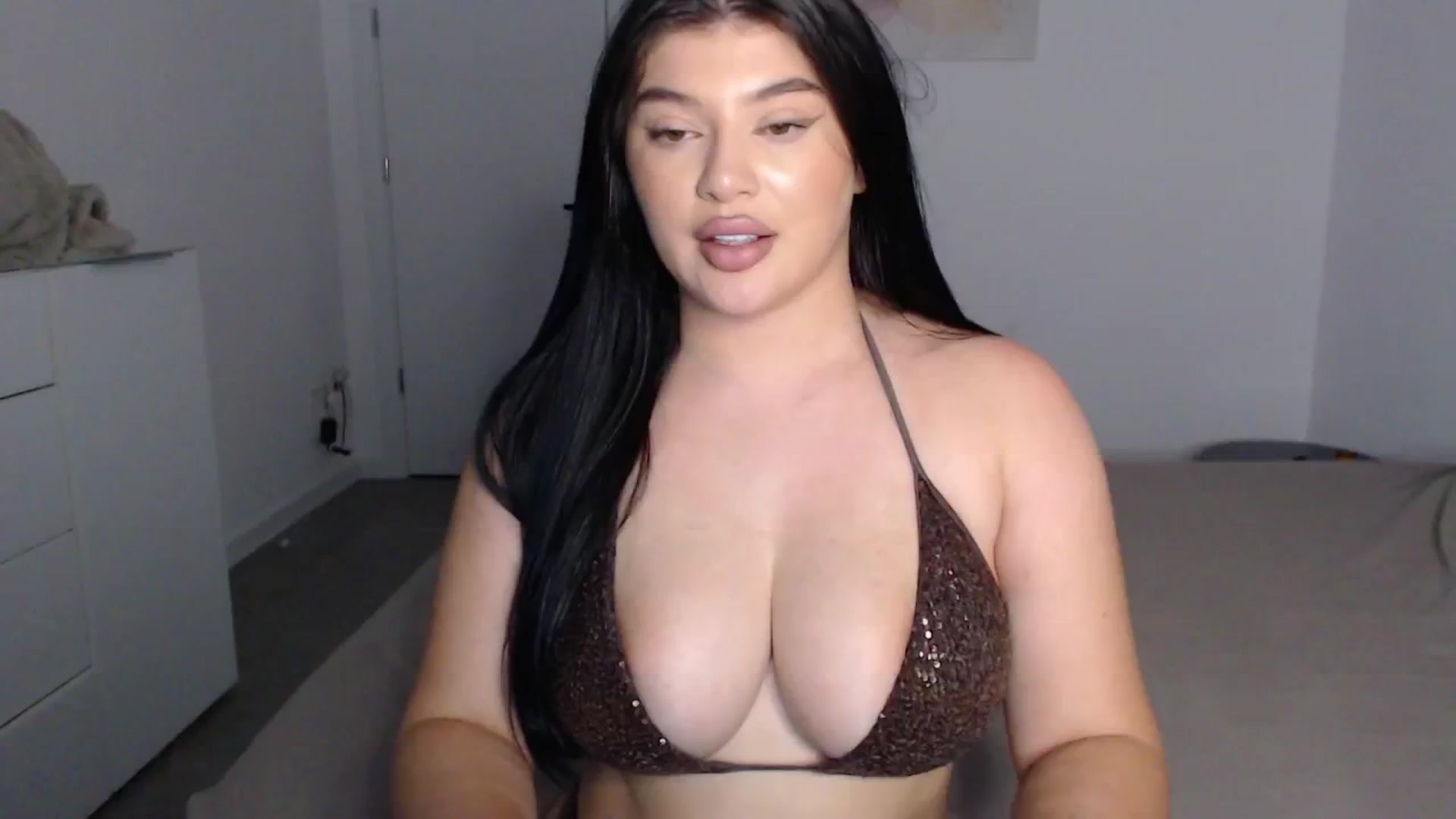 Gallery image thumbnail from Julia____'s myfreecams stream on, 11/04/2024, 20:58 image 1 of 20