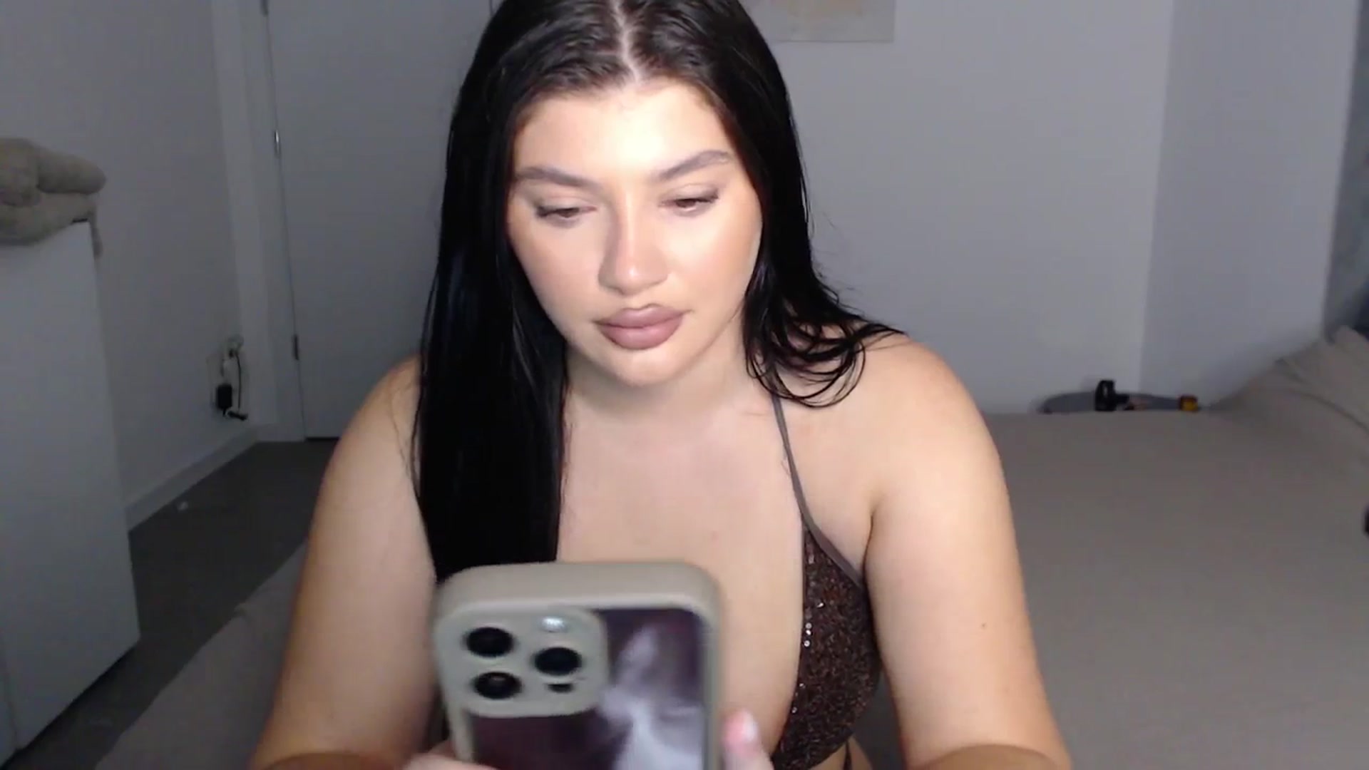Gallery image thumbnail from Julia____'s myfreecams stream on, 11/05/2024, 21:12 image 14 of 20