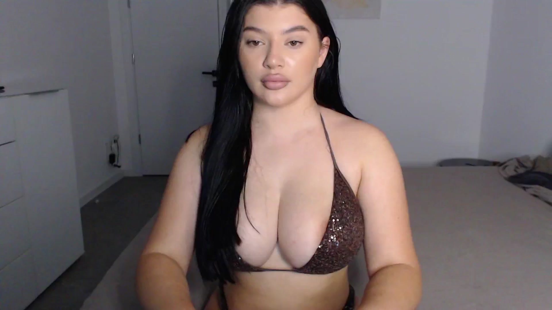 Gallery image thumbnail from Julia____'s myfreecams stream on, 11/09/2024, 18:49 image 16 of 20