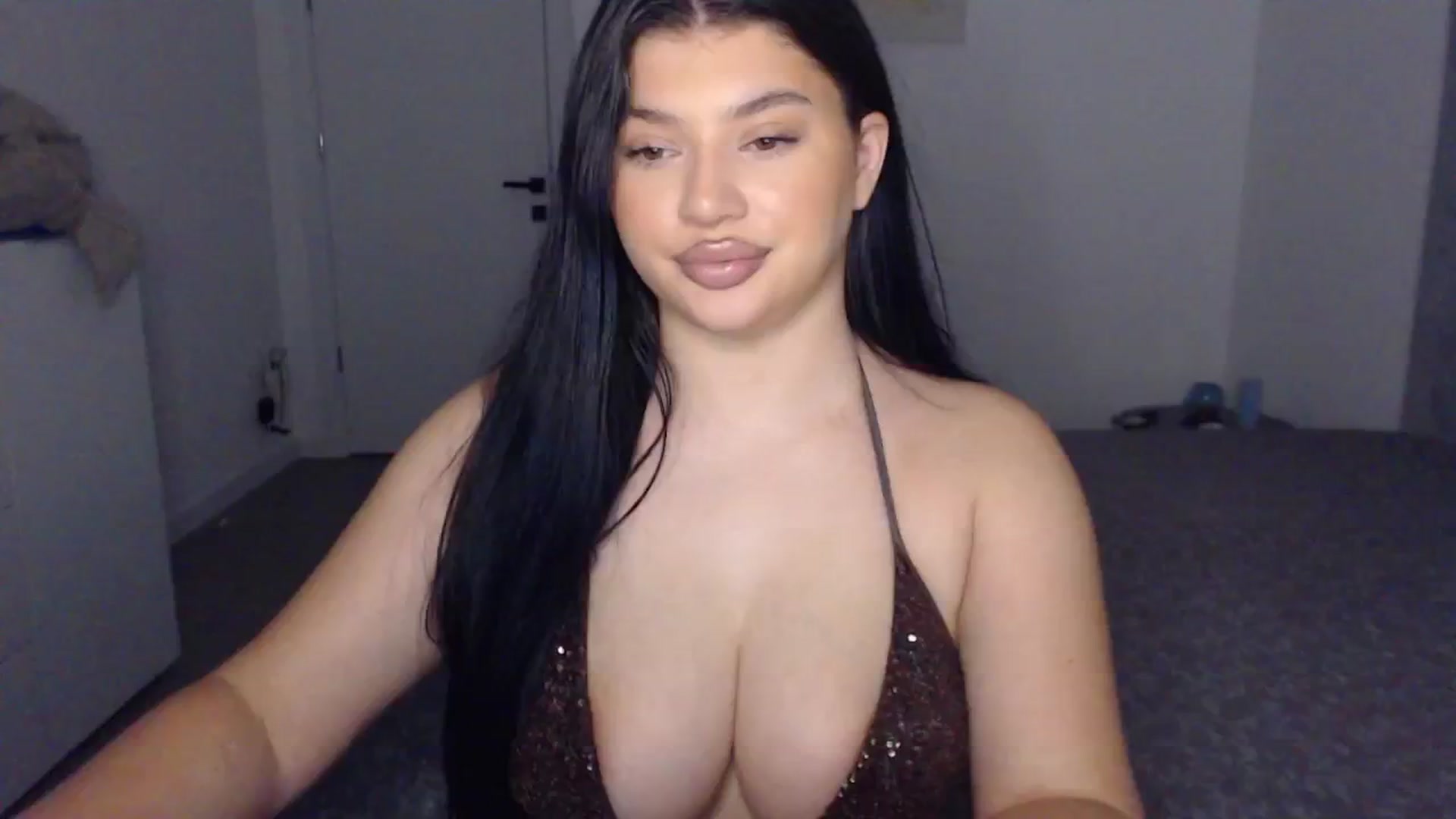 Gallery image thumbnail from Julia____'s myfreecams stream on, 12/10/2024, 16:40 image 12 of 20