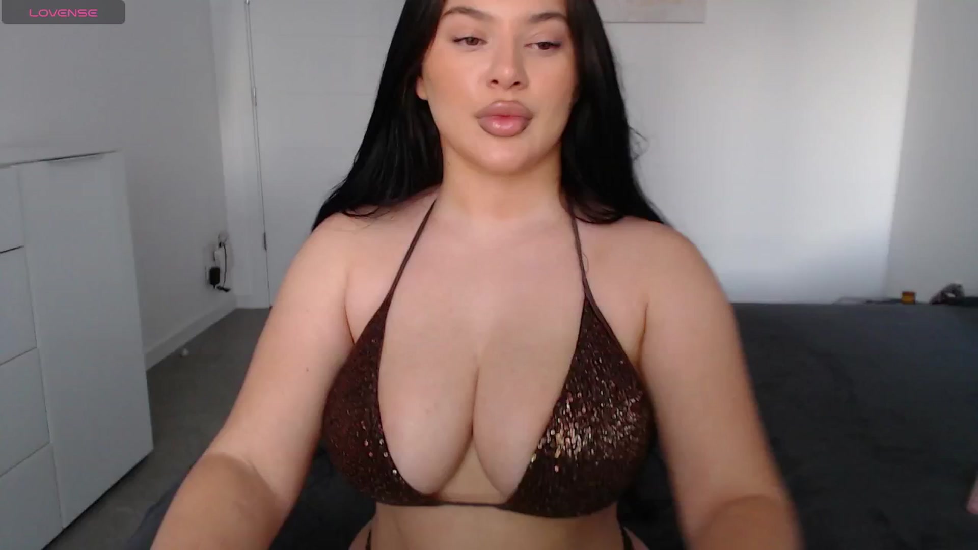 Gallery image thumbnail from Julia____'s myfreecams stream on, 12/18/2024, 06:41 image 7 of 20