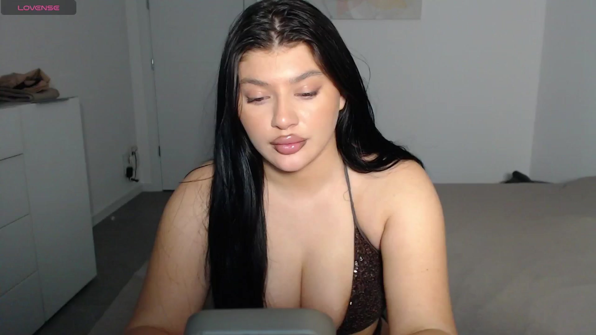 Gallery image thumbnail from Julia____'s myfreecams stream on, 12/23/2024, 04:21 image 1 of 20