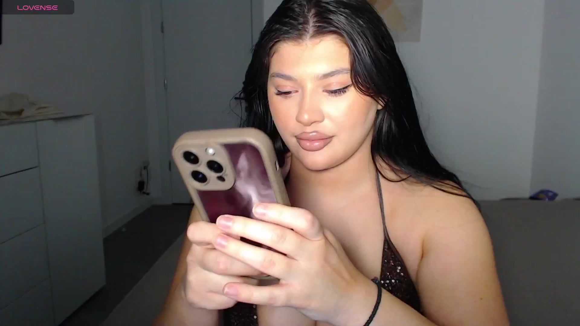 Gallery image thumbnail from Julia____'s myfreecams stream on, 12/28/2024, 22:46 image 10 of 20