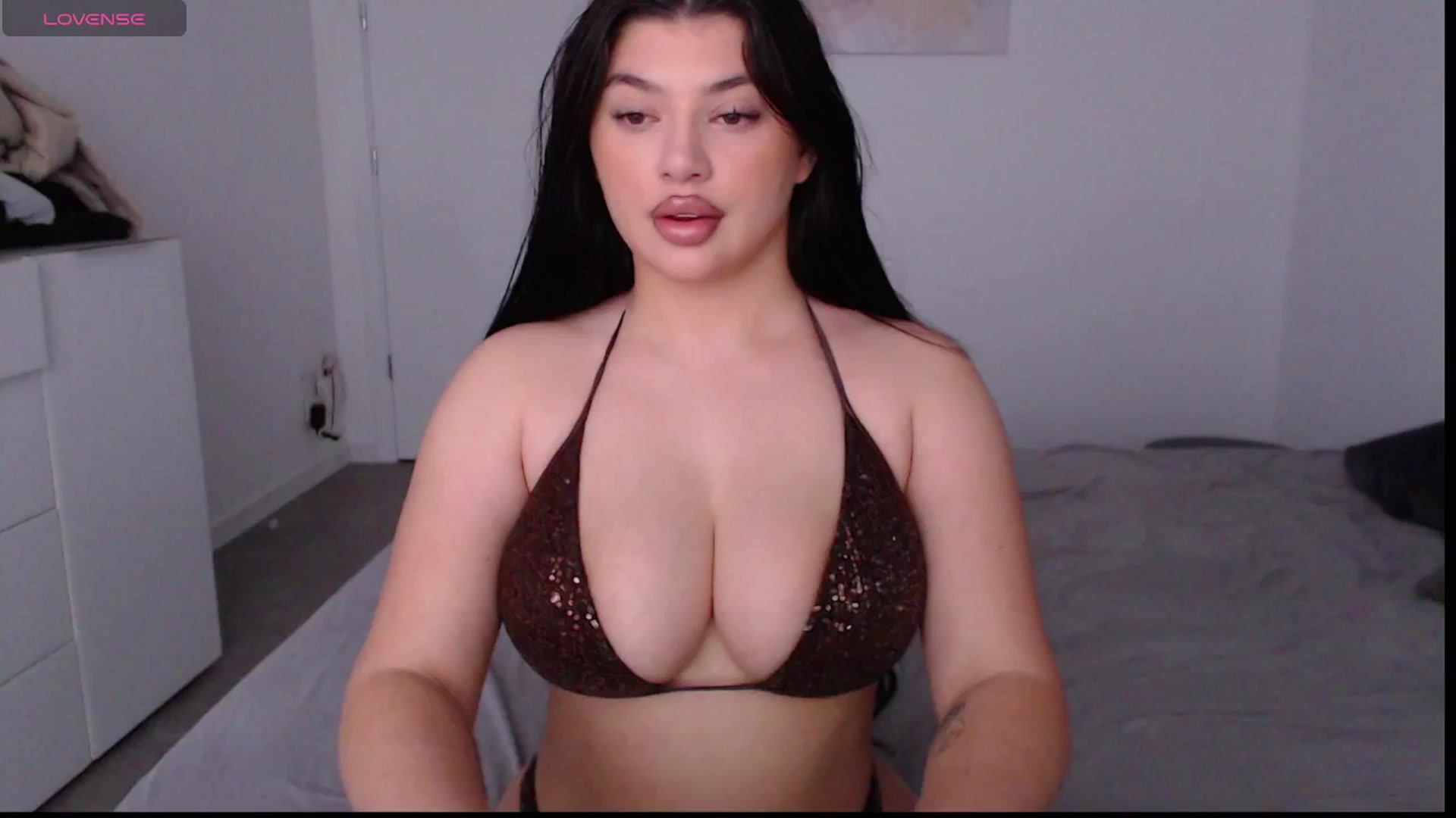 Gallery image thumbnail from Julia____'s myfreecams stream on, 03/17/2025, 06:08 image 18 of 20