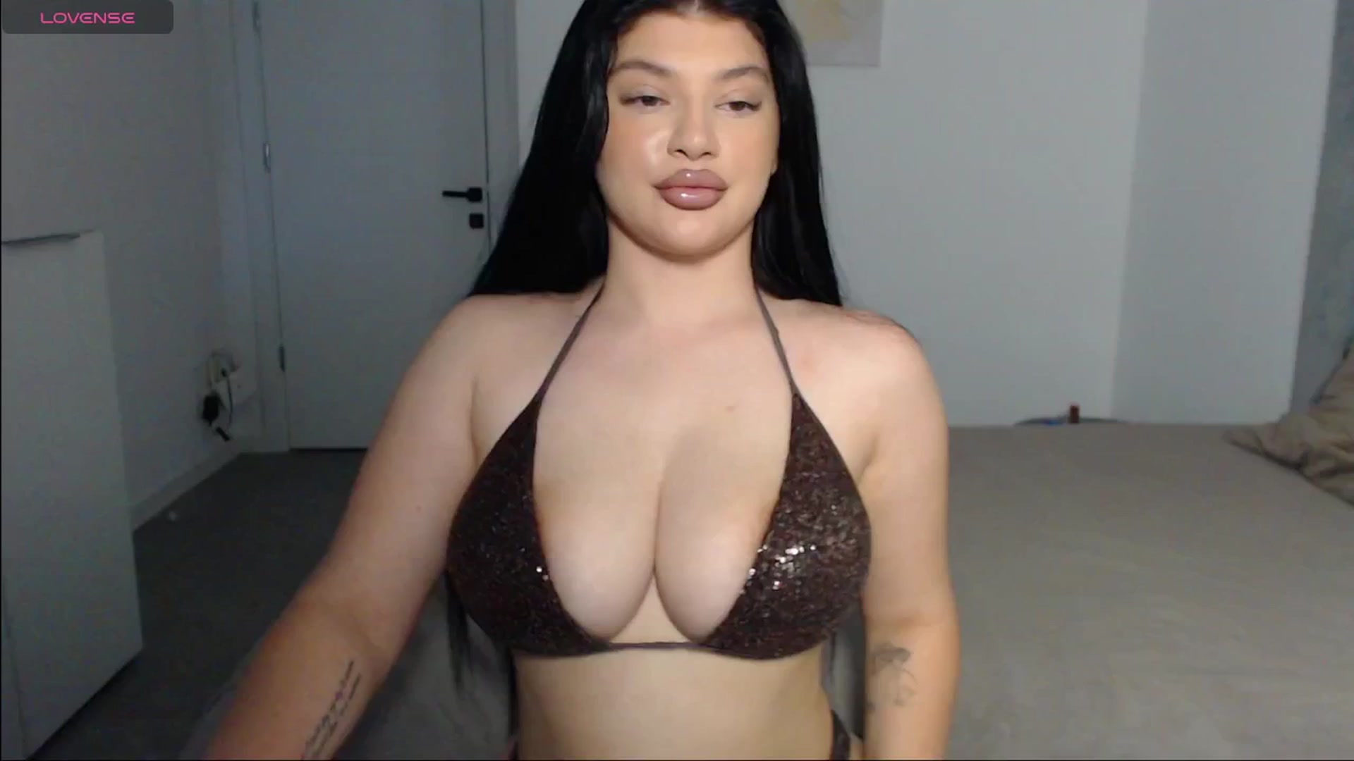 Gallery image thumbnail from Julia____'s myfreecams stream on, 05/18/2025, 02:55 image 18 of 20