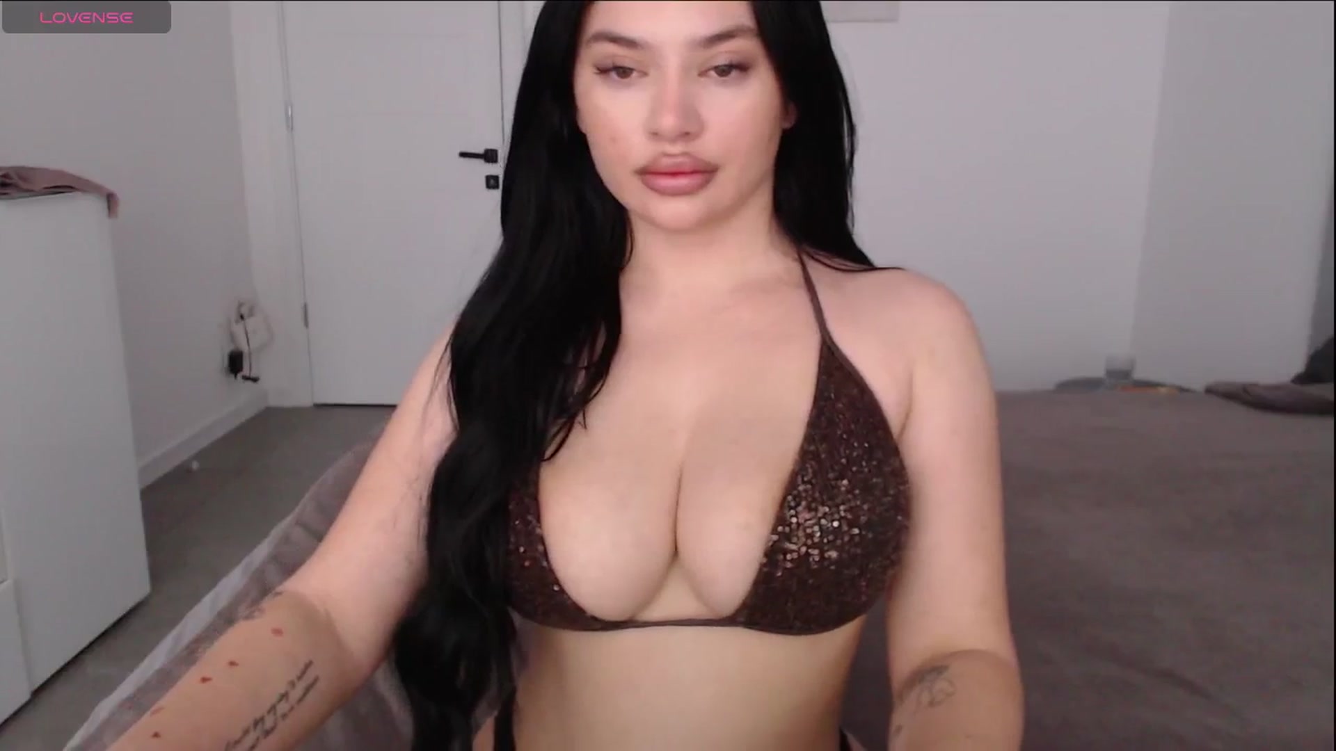 Gallery image thumbnail from Julia____'s myfreecams stream on, 12/16/2025, 07:10 image 16 of 20