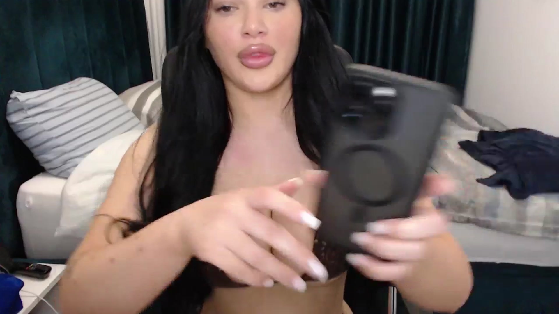 Gallery image thumbnail from Julia____'s myfreecams stream on, 04/28/2026, 22:53 image 12 of 20