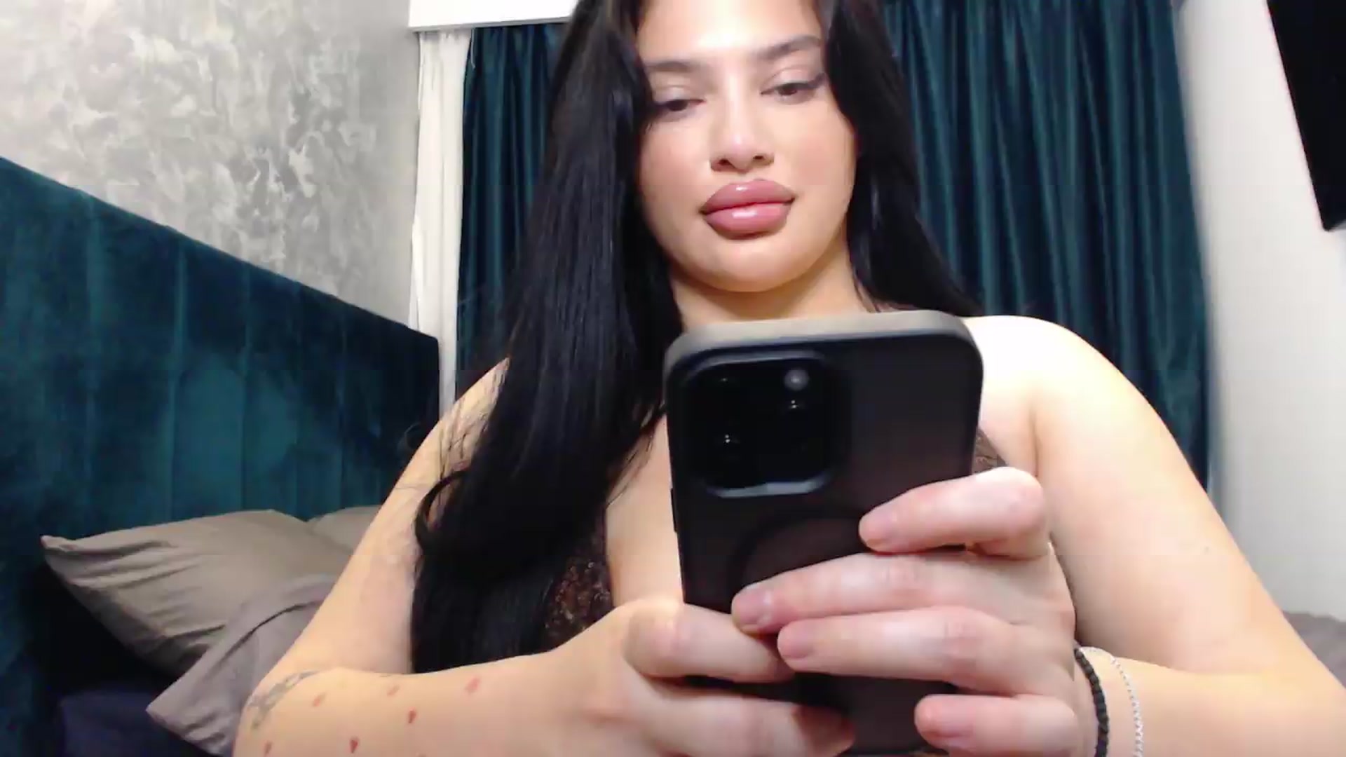Gallery image thumbnail from Julia____'s myfreecams stream on, 06/24/2026, 22:42 image 4 of 20