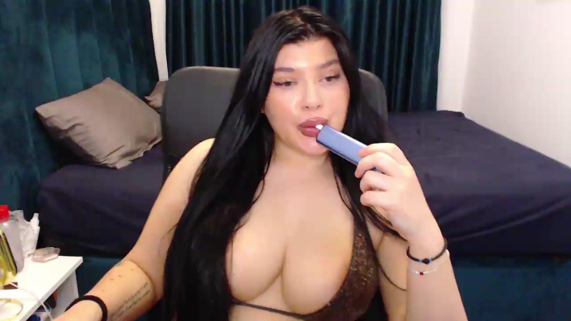 Gallery image thumbnail from Julia____'s myfreecams stream on, 08/05/2026, 01:04 image 17 of 20
